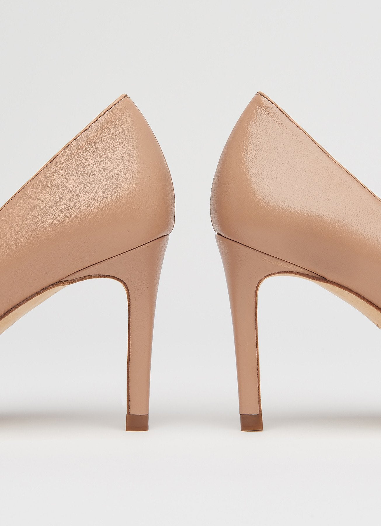 Floret Nappa Leather Closed Courts