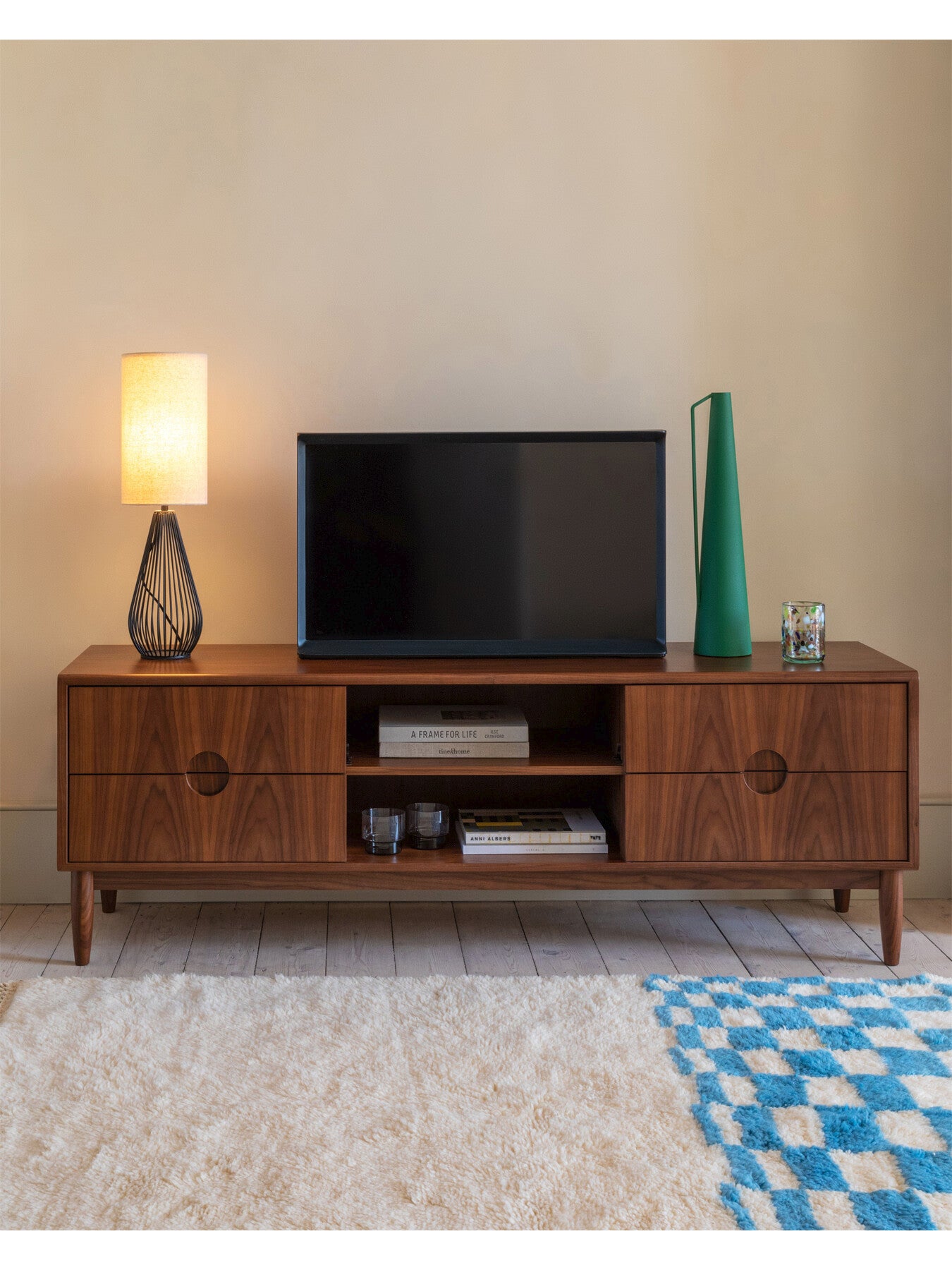 Amira AV Unit