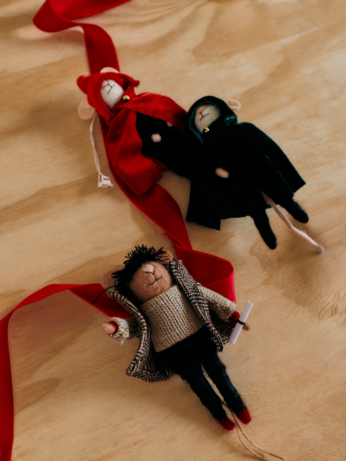 Cloaked Traitors Mouse Felt Christmas Decoration Black