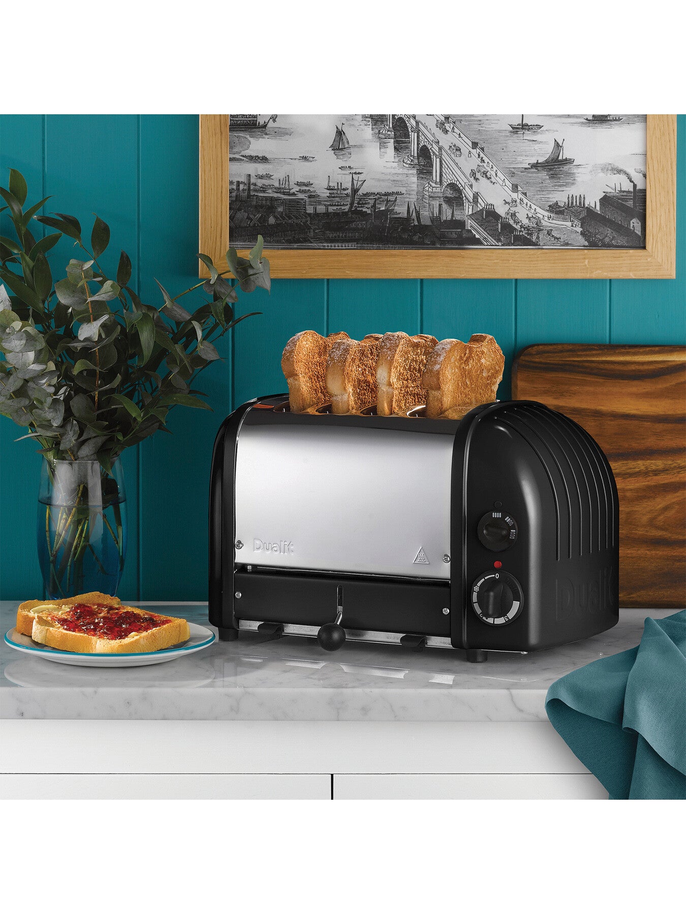 Classic 4-Slot Toaster Black