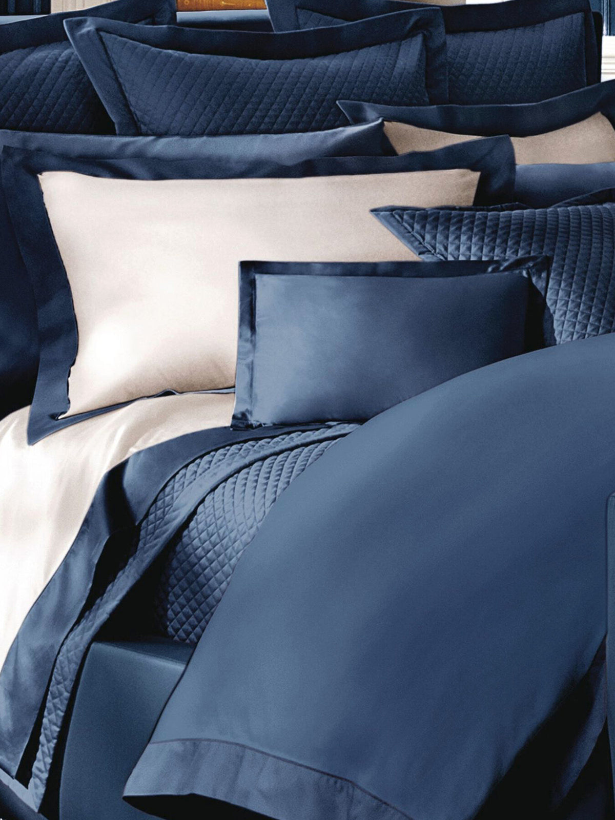 Langdon Flat Sheet White/navy
