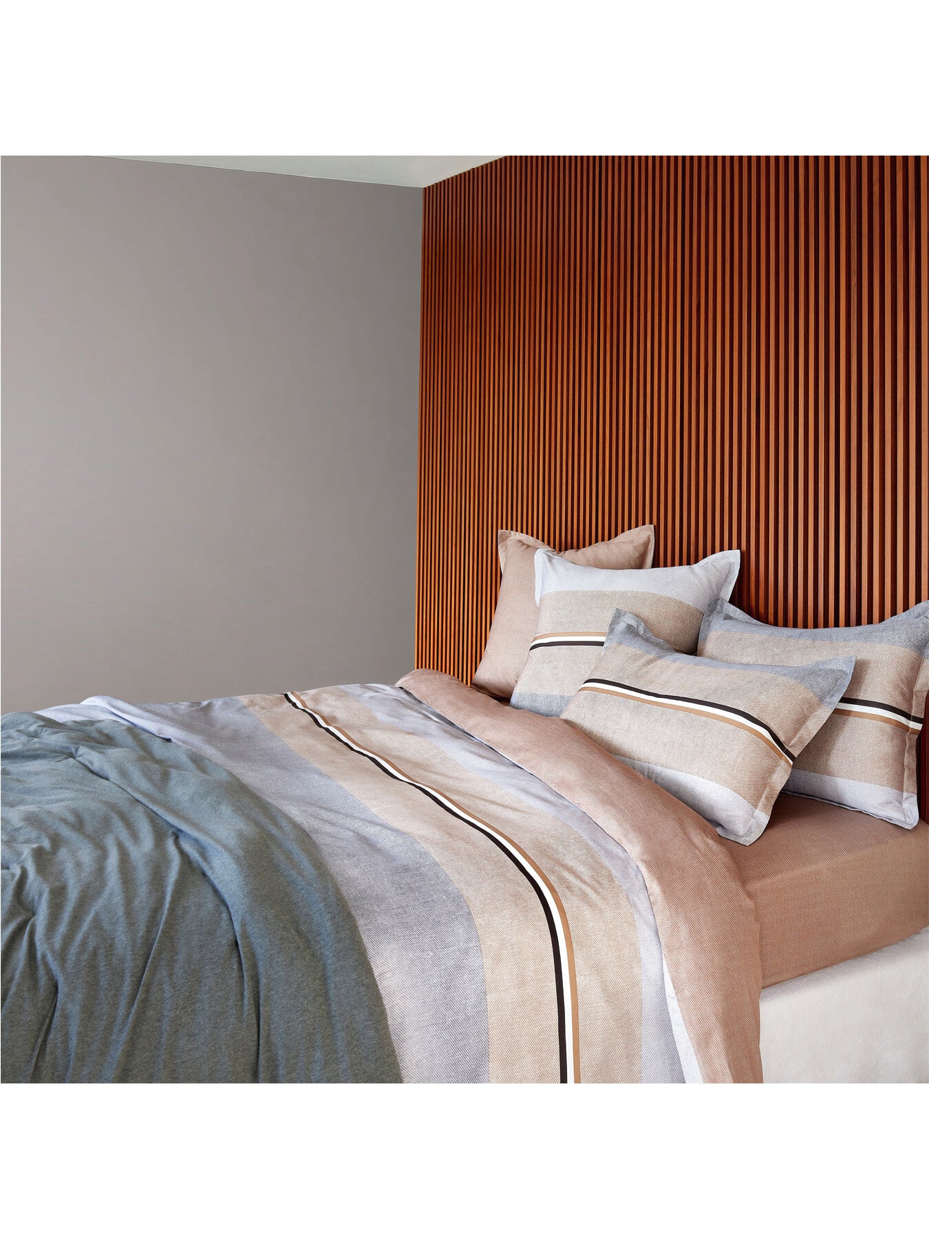 Iconic Stripe Fitted Sheet Multicoloured