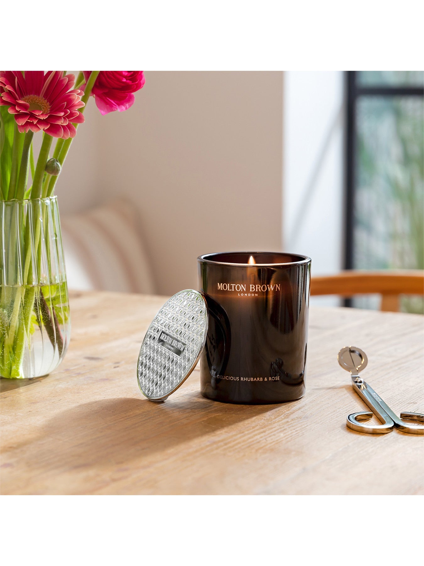 Delicious Rhubarb Rose Signature Scented Candle Single Wick 190g