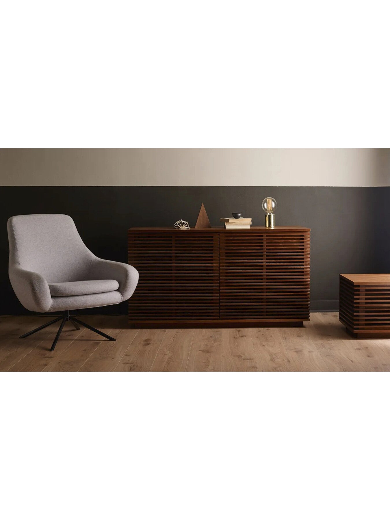 Verona Av Unit Wide Walnut