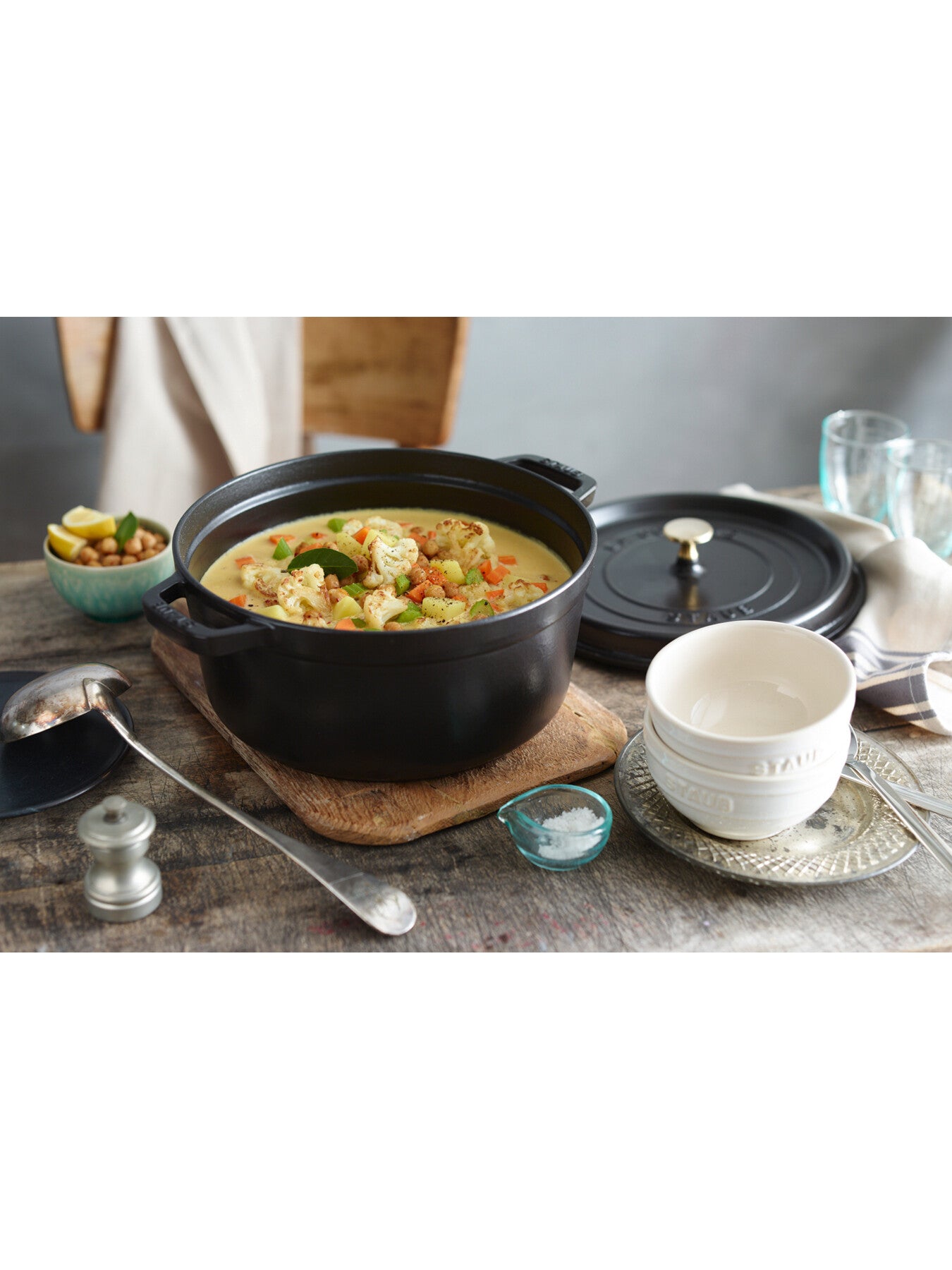 28cm Round Cocotte Black