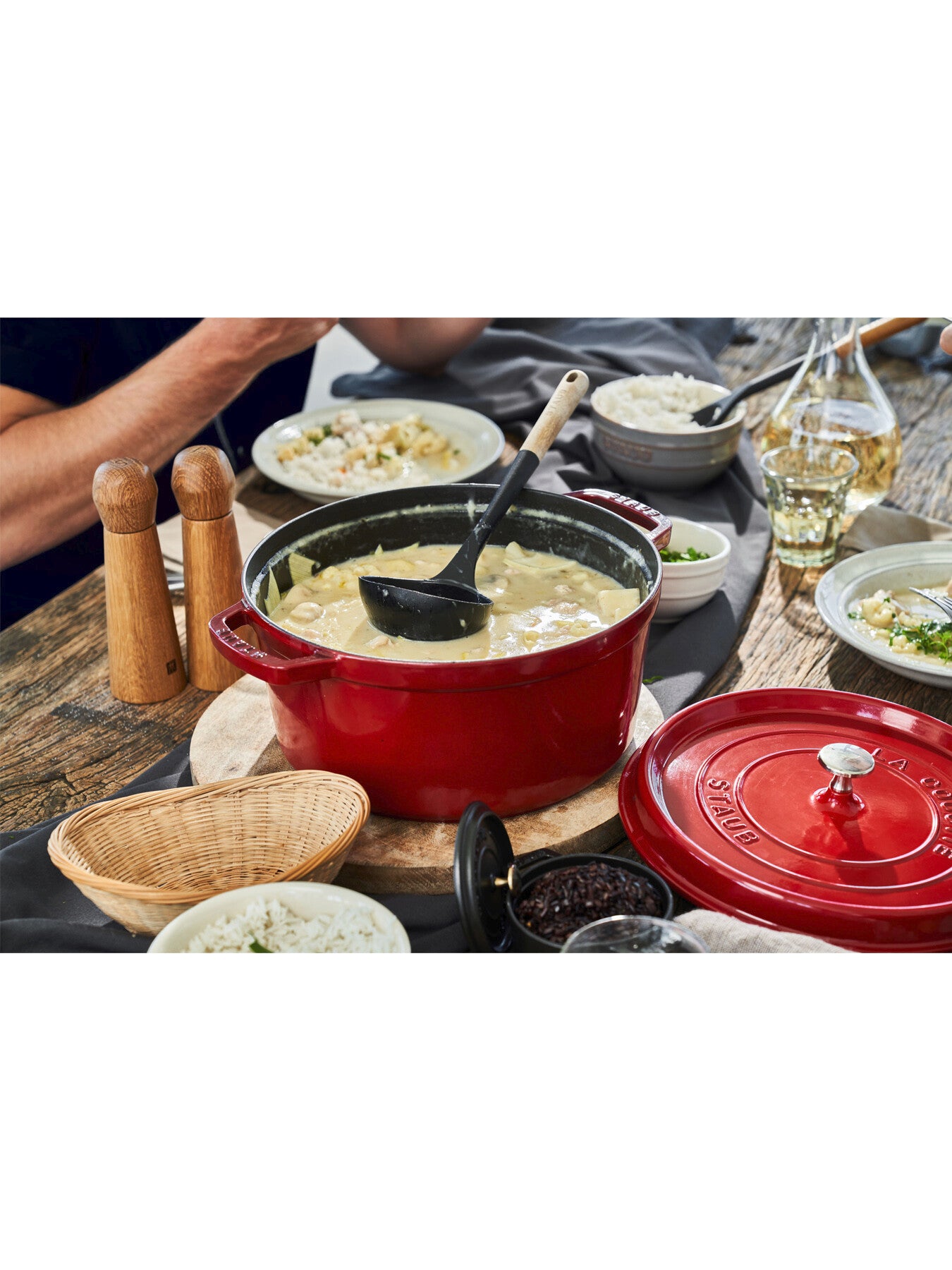28cm Round Cocotte Cherry