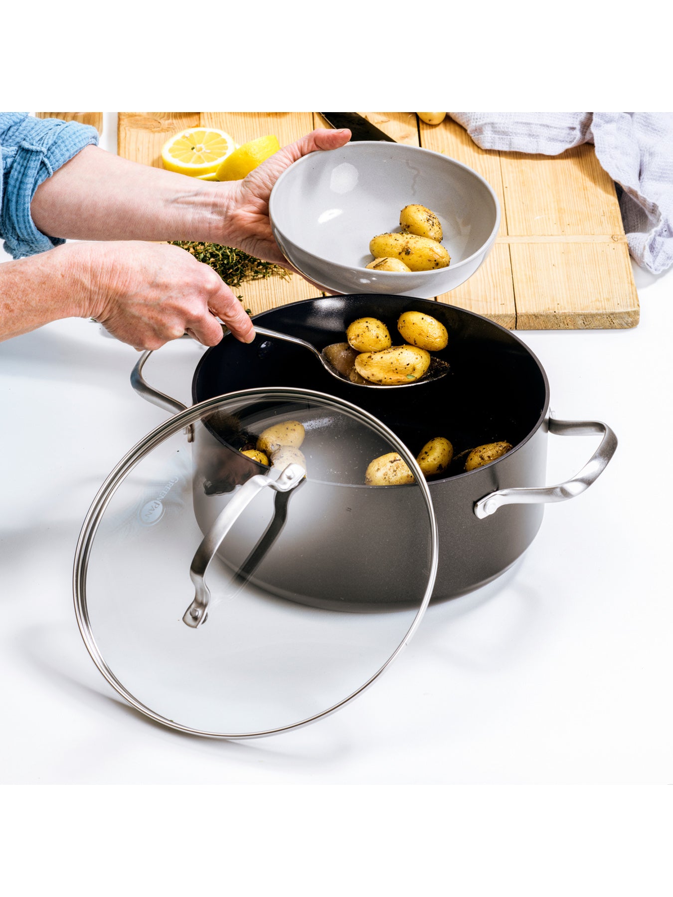 Copenhagen Covered Casserole 24cm Black