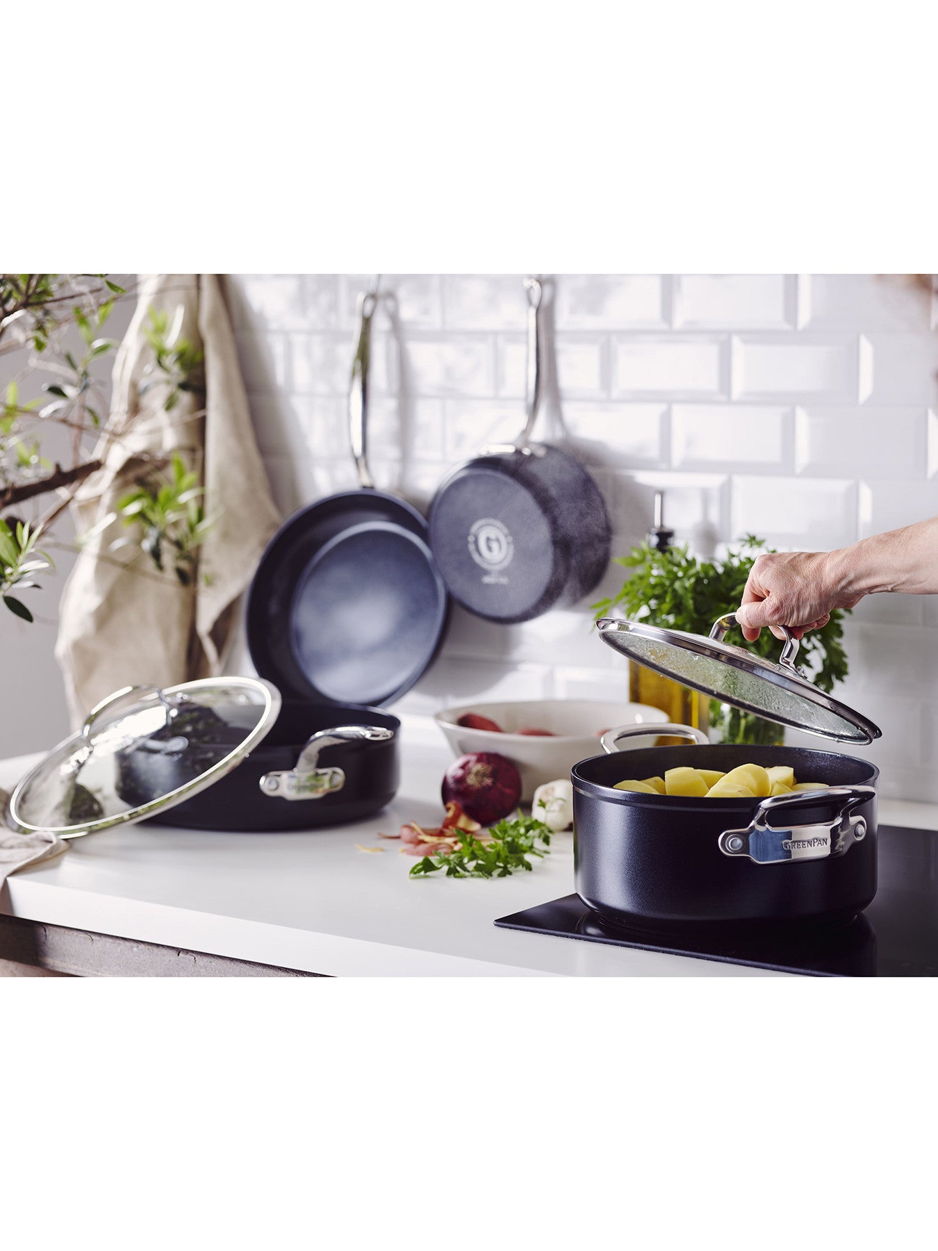 Barcelona Pro Heavy Guage Aluminium Covered Skillet 28cm