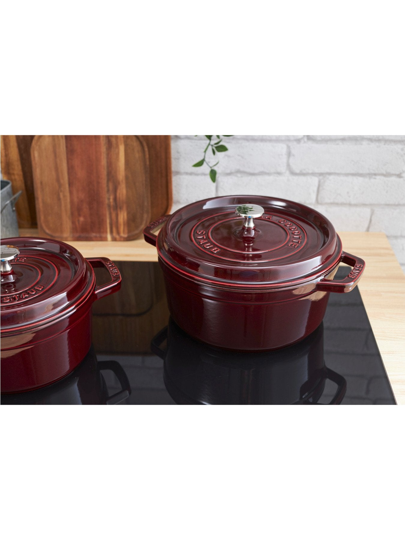 Round Cast Iron Cocotte Grenadine Red 24cm