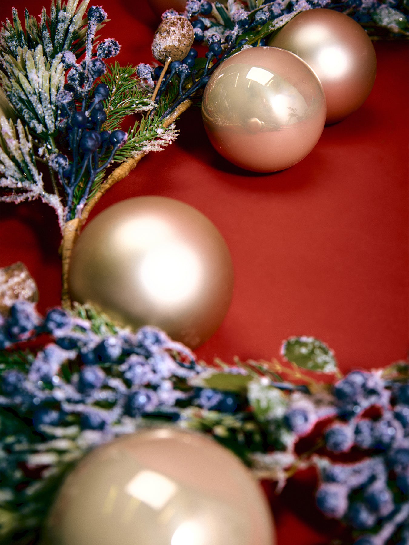 Pearl Durable Mixed Finish Baubles Pack of 42