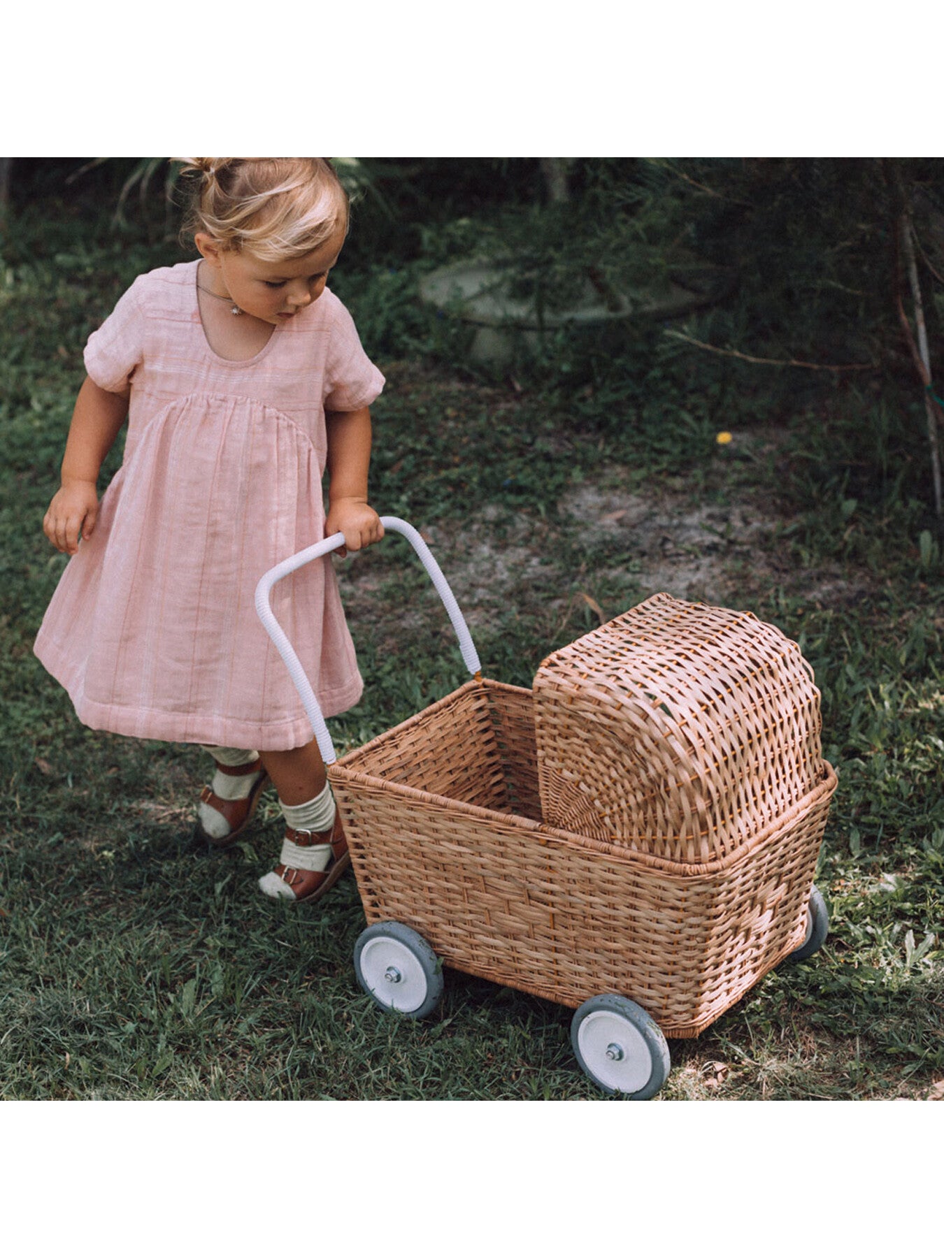 Rattan Strolley