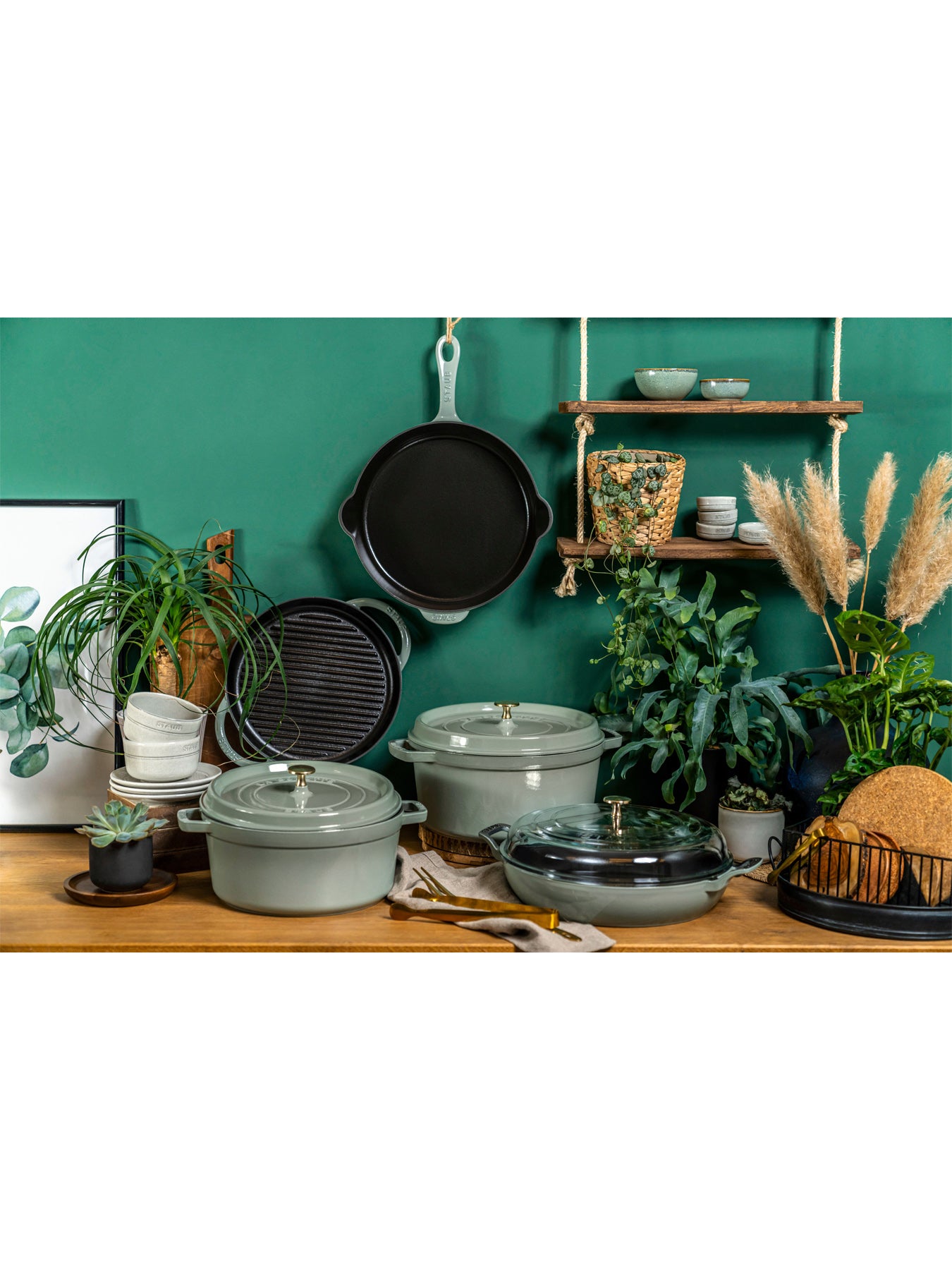 Round Cast Iron Cocotte Eucalyptus 28cm