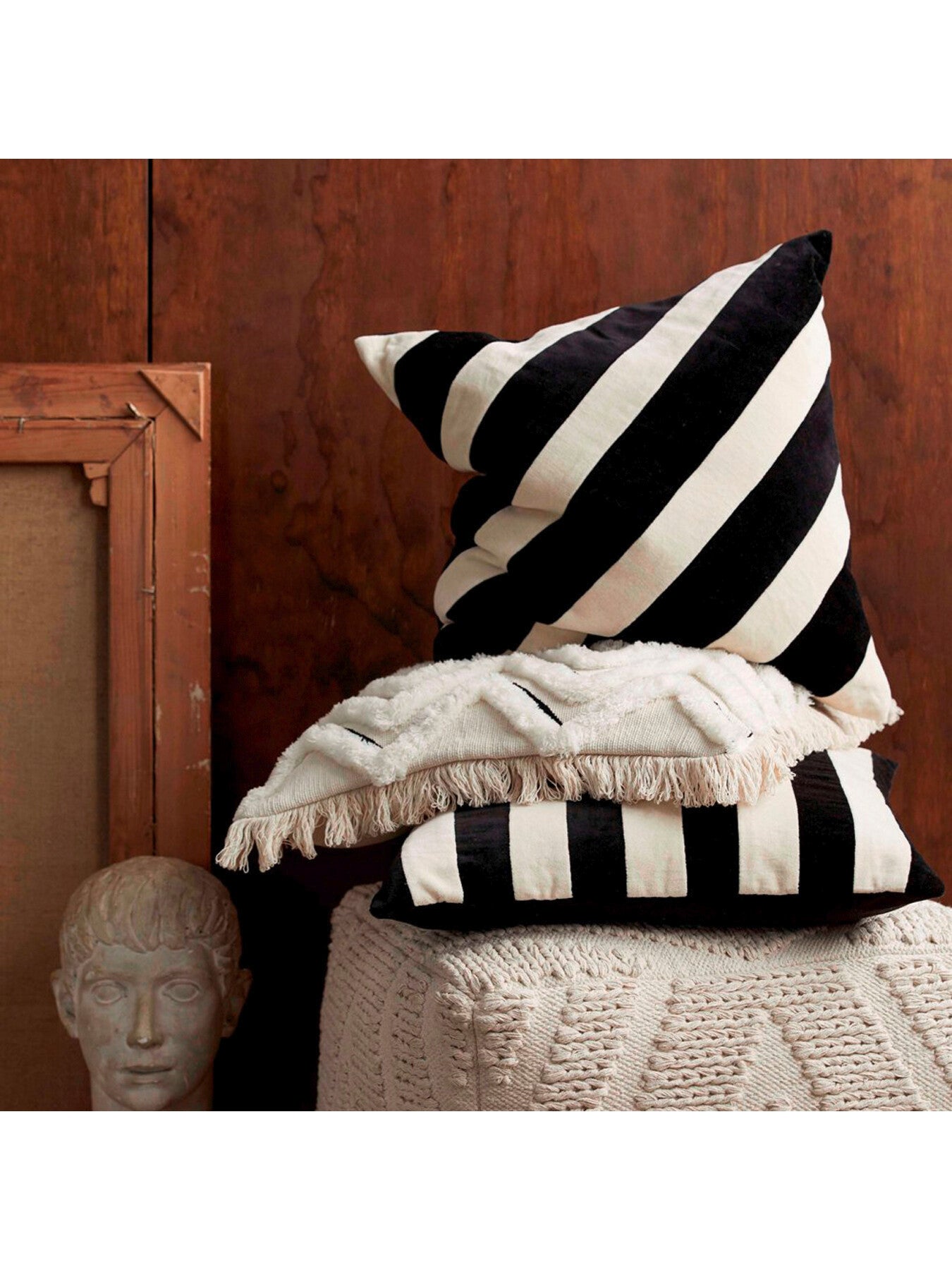 Izar Filled Cushion