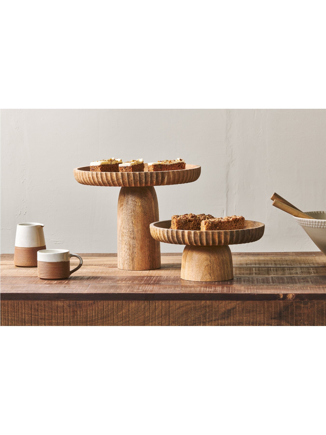 Gavivi Mango Wood Stand Large