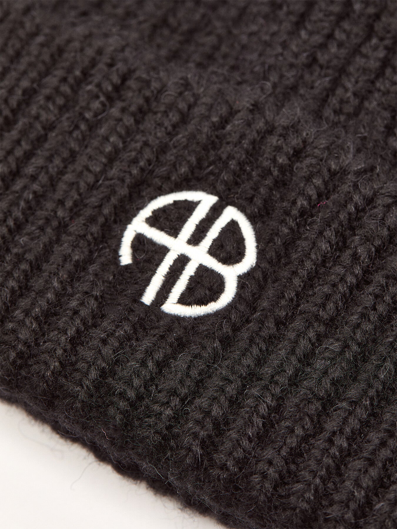 Elia Beanie Black