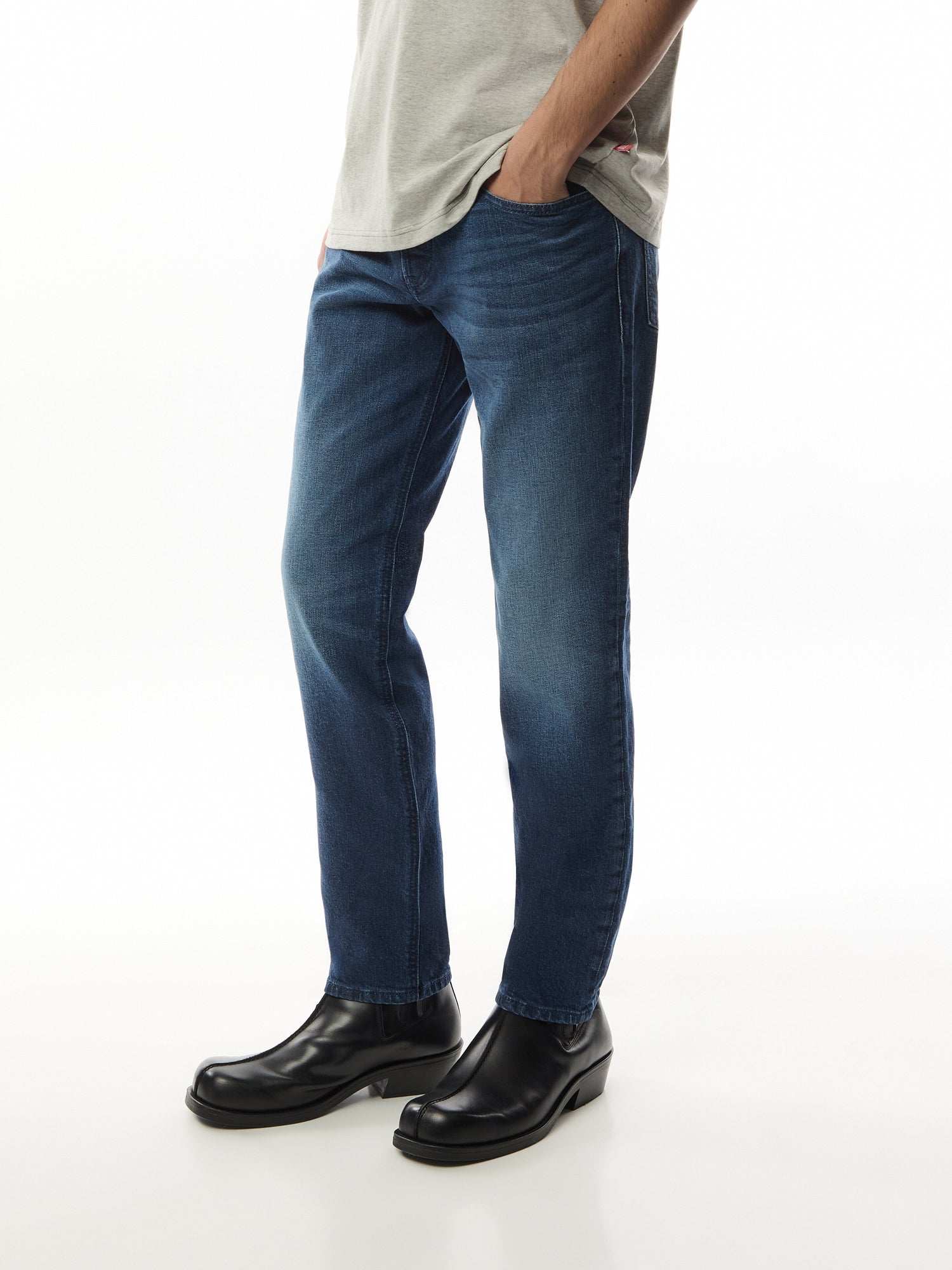 2023 D-Finitive Tapered Fit Jeans