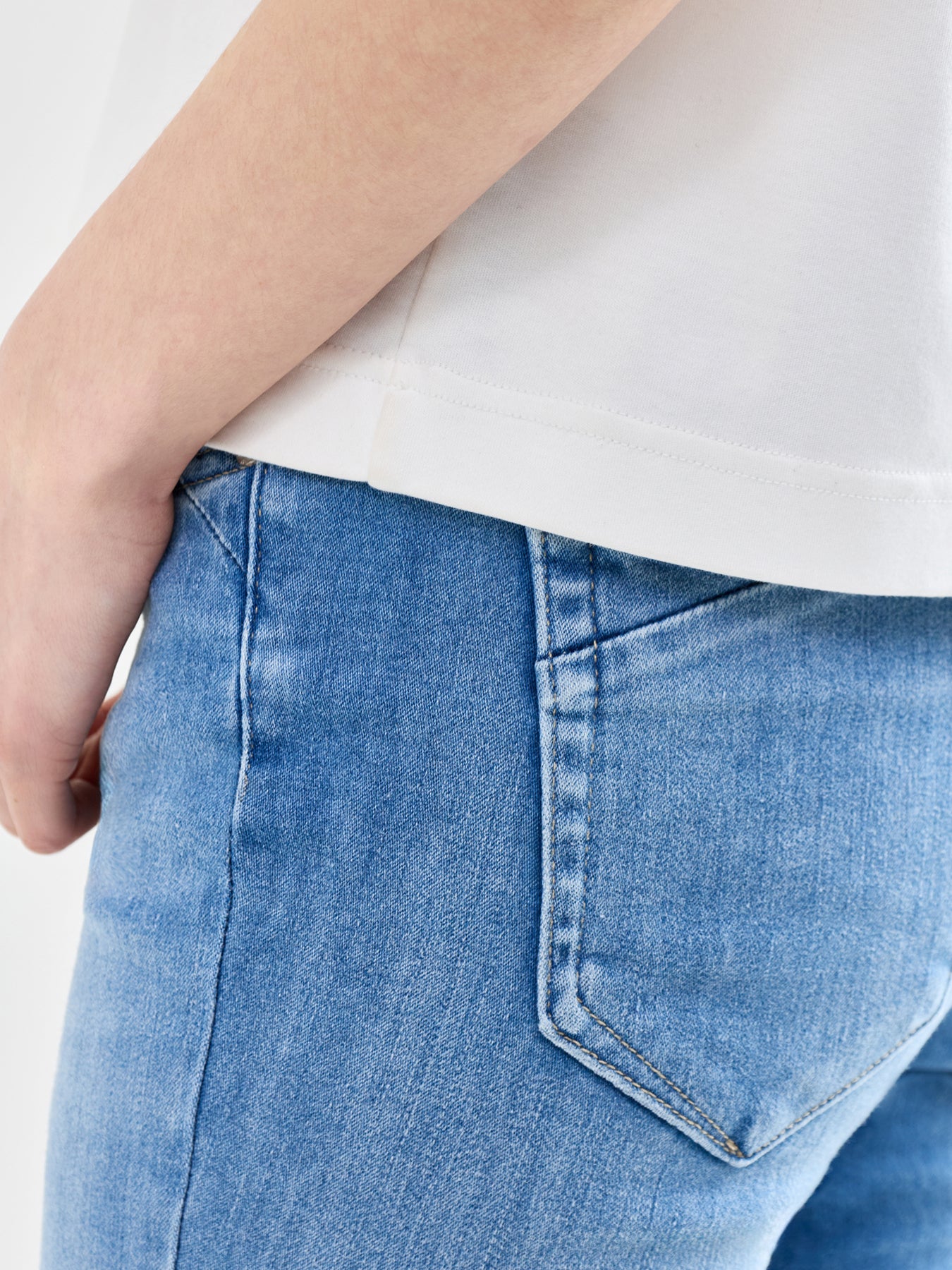 Blush Icon Coin Mid Rise Skinny Jeans Medium Blue
