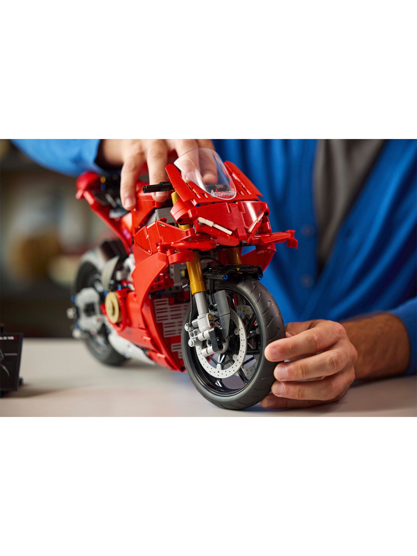 Technic Ducati Panigale V4 S Motorcycle 42202