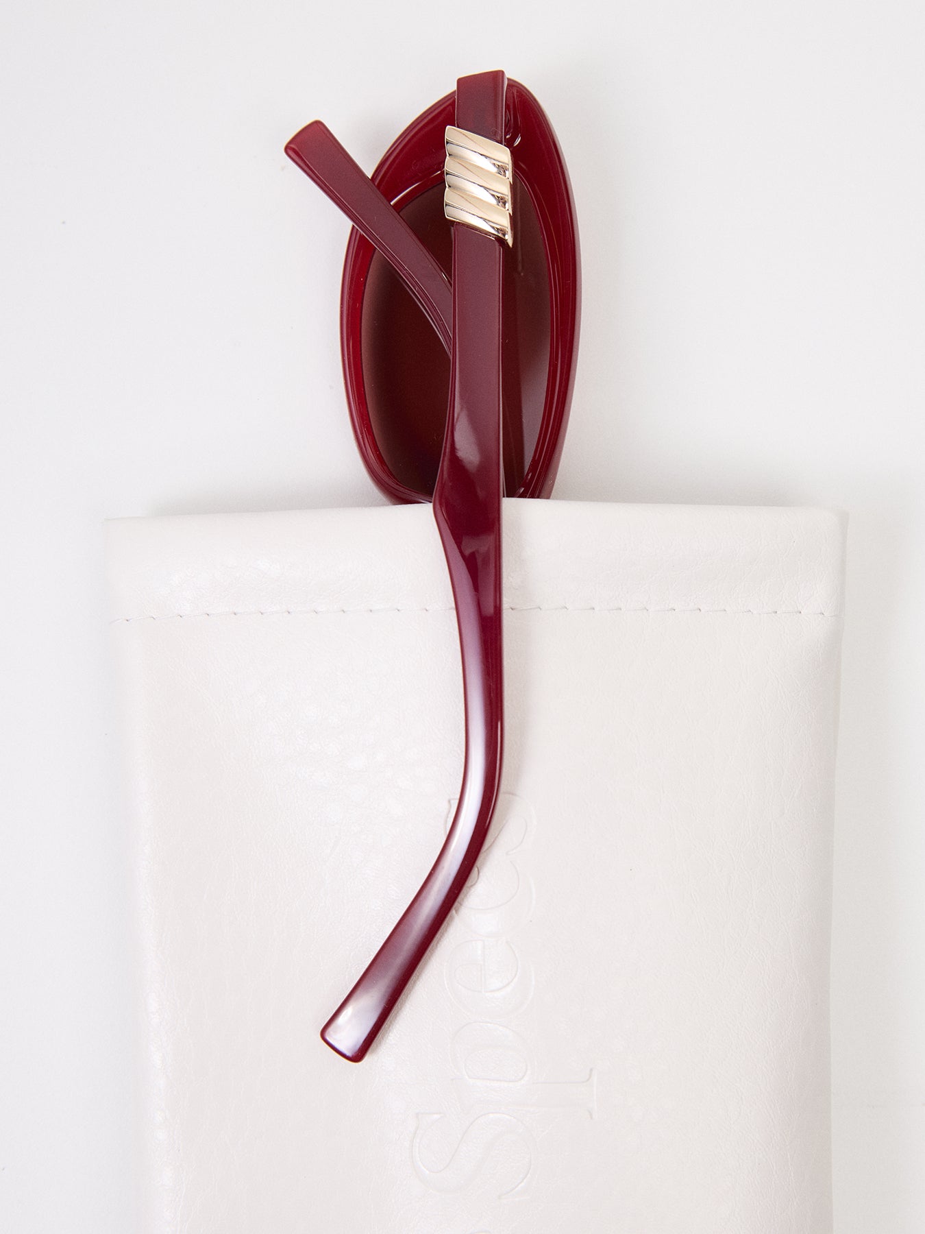 The Whisperer Garnet Rose