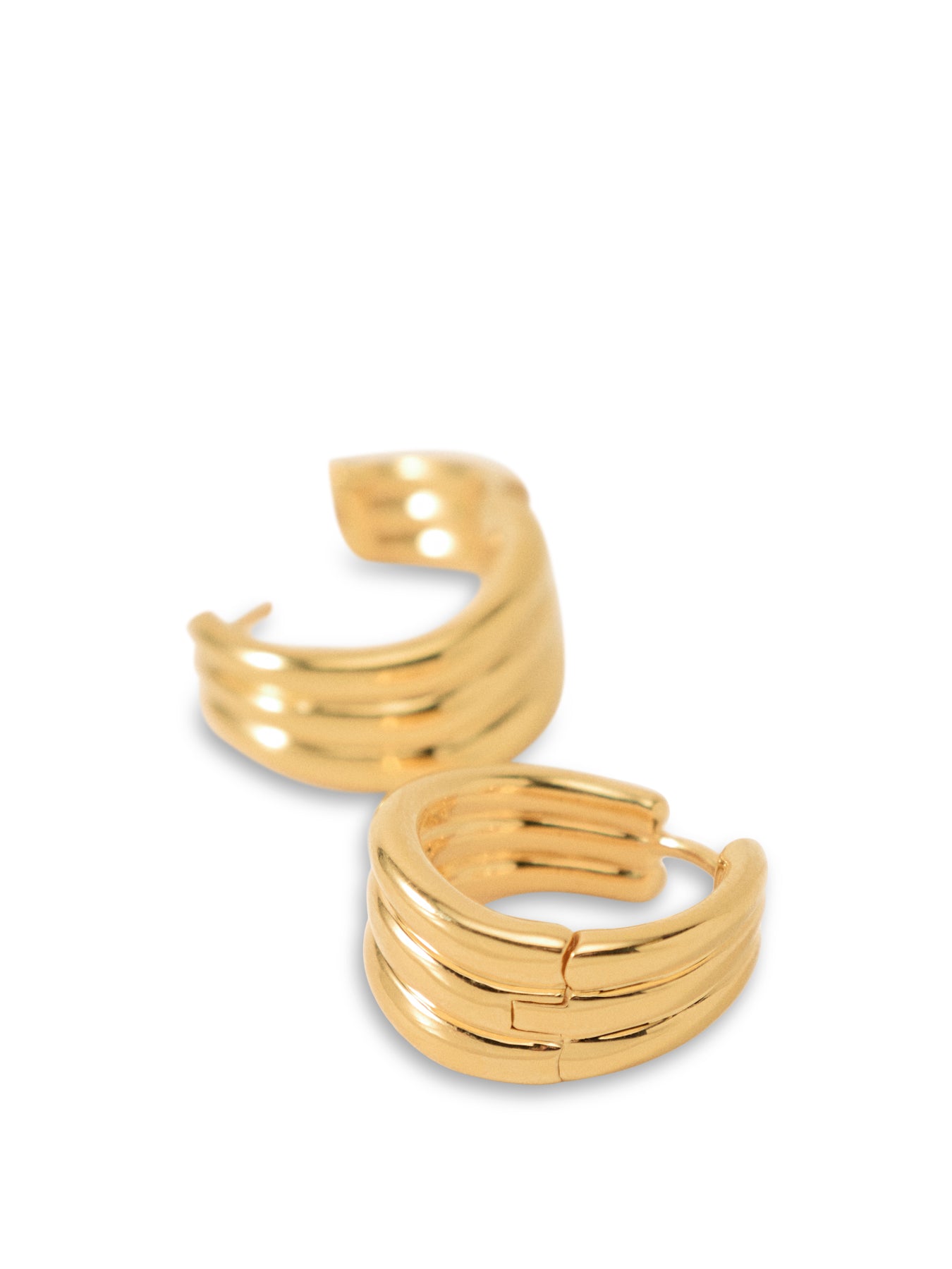SAVI TRIPLE RIDGE HOOP EARRINGS