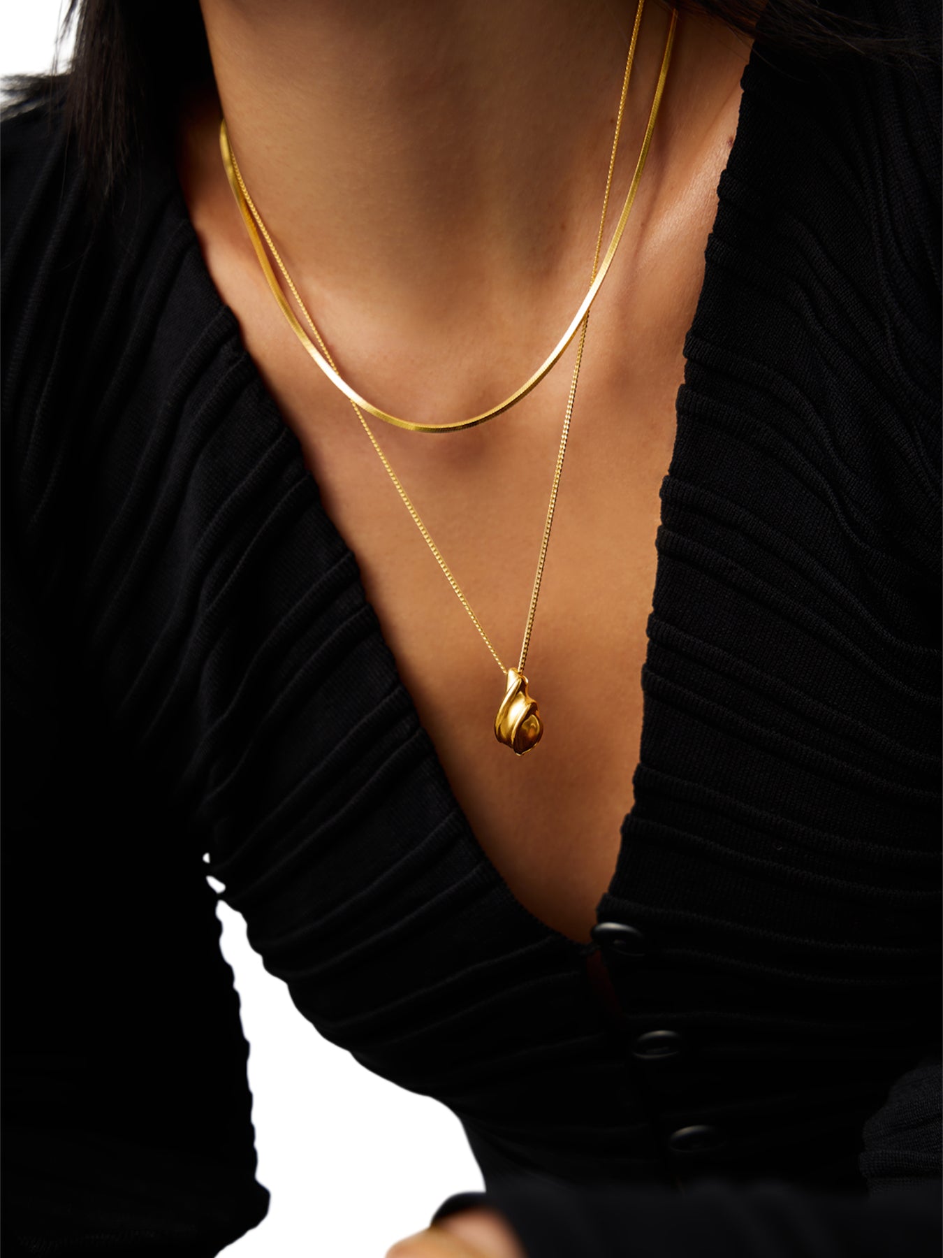SAVI RIDGE DROPLET PENDANT NECKLACE