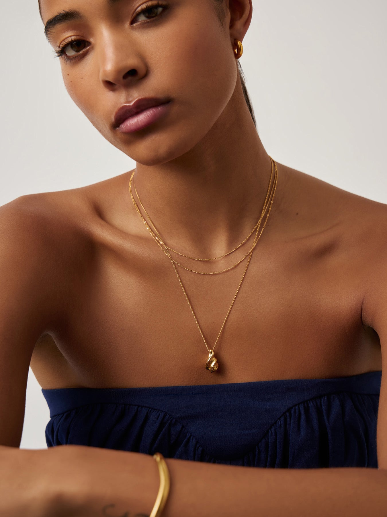 SAVI RIDGE DROPLET PENDANT NECKLACE