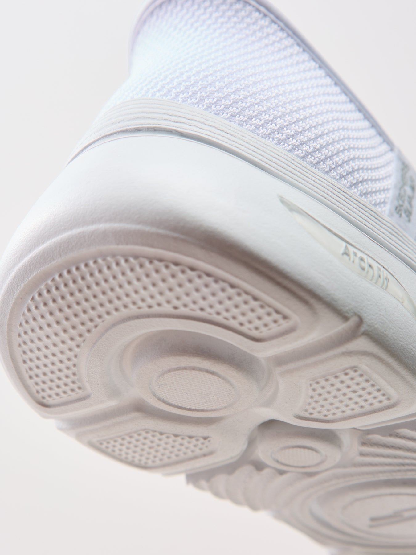 Go Walk Arch Valencia Trainers White