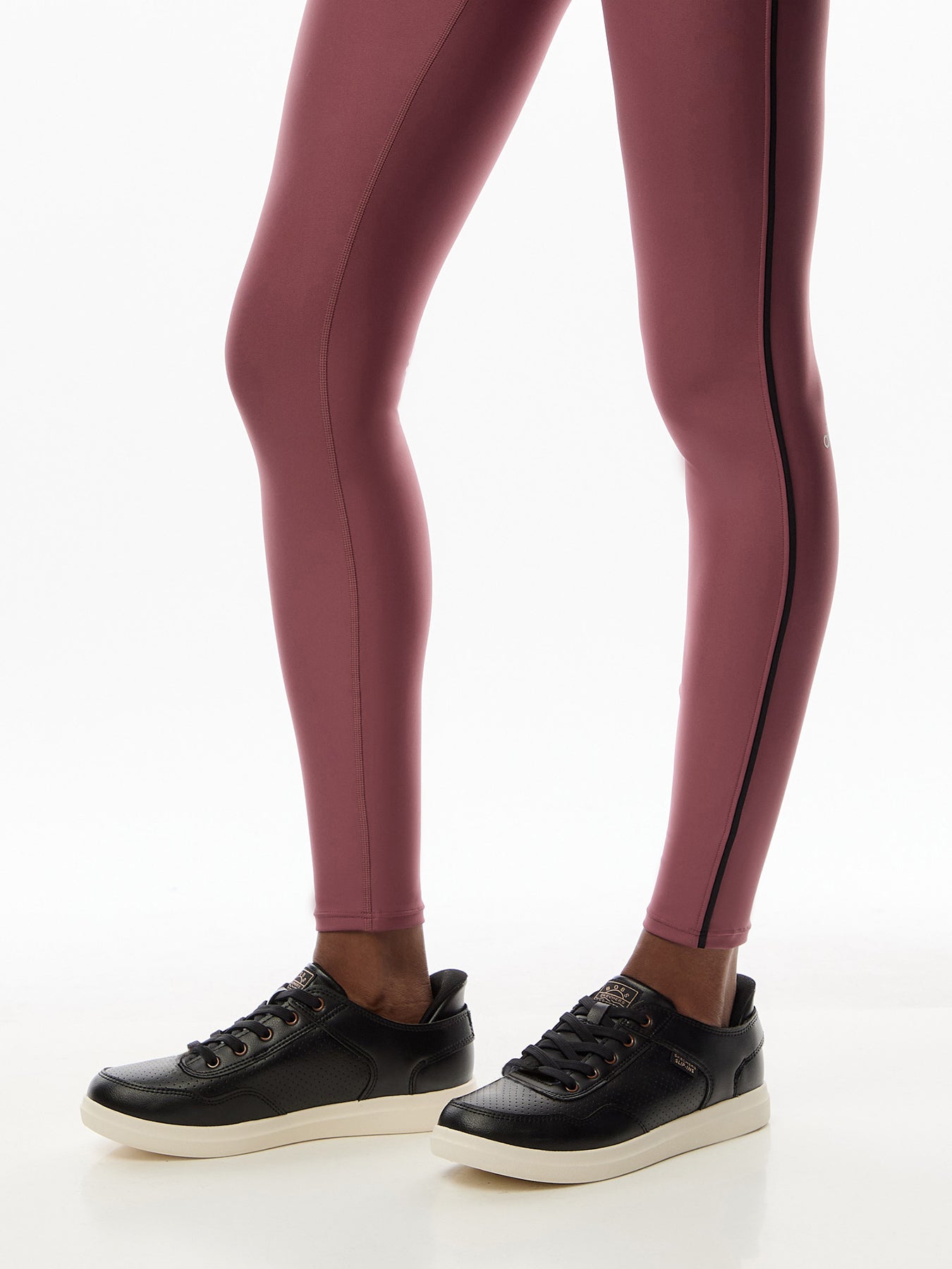 Bobs DVine So Flattering Trainer Black