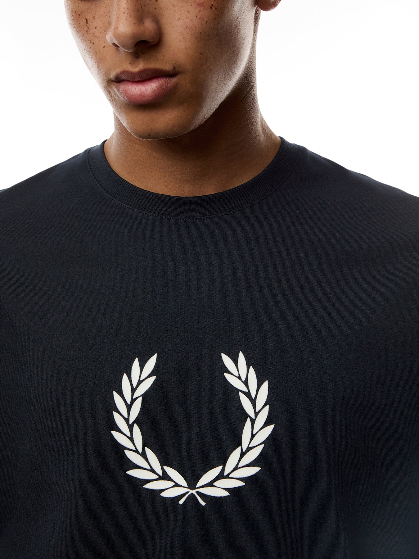 Flocked Laurel Wreath Gra Tee