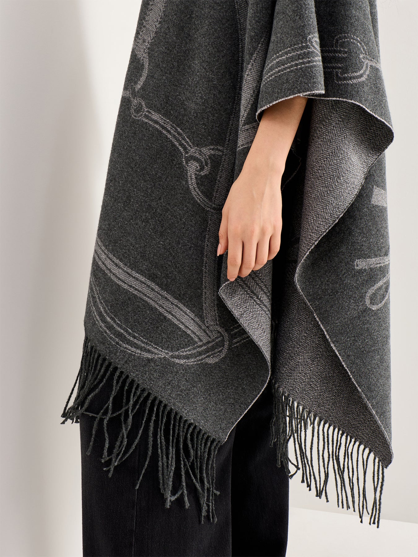 EQSTRN Jacquard Cape Grey
