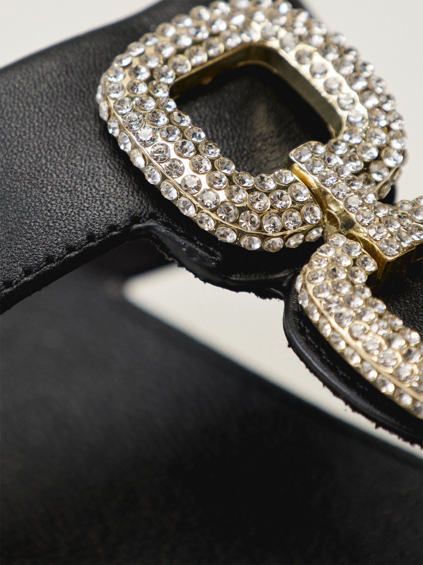 Fino Crystal-Chain Leather Toe-Post Sandals Black