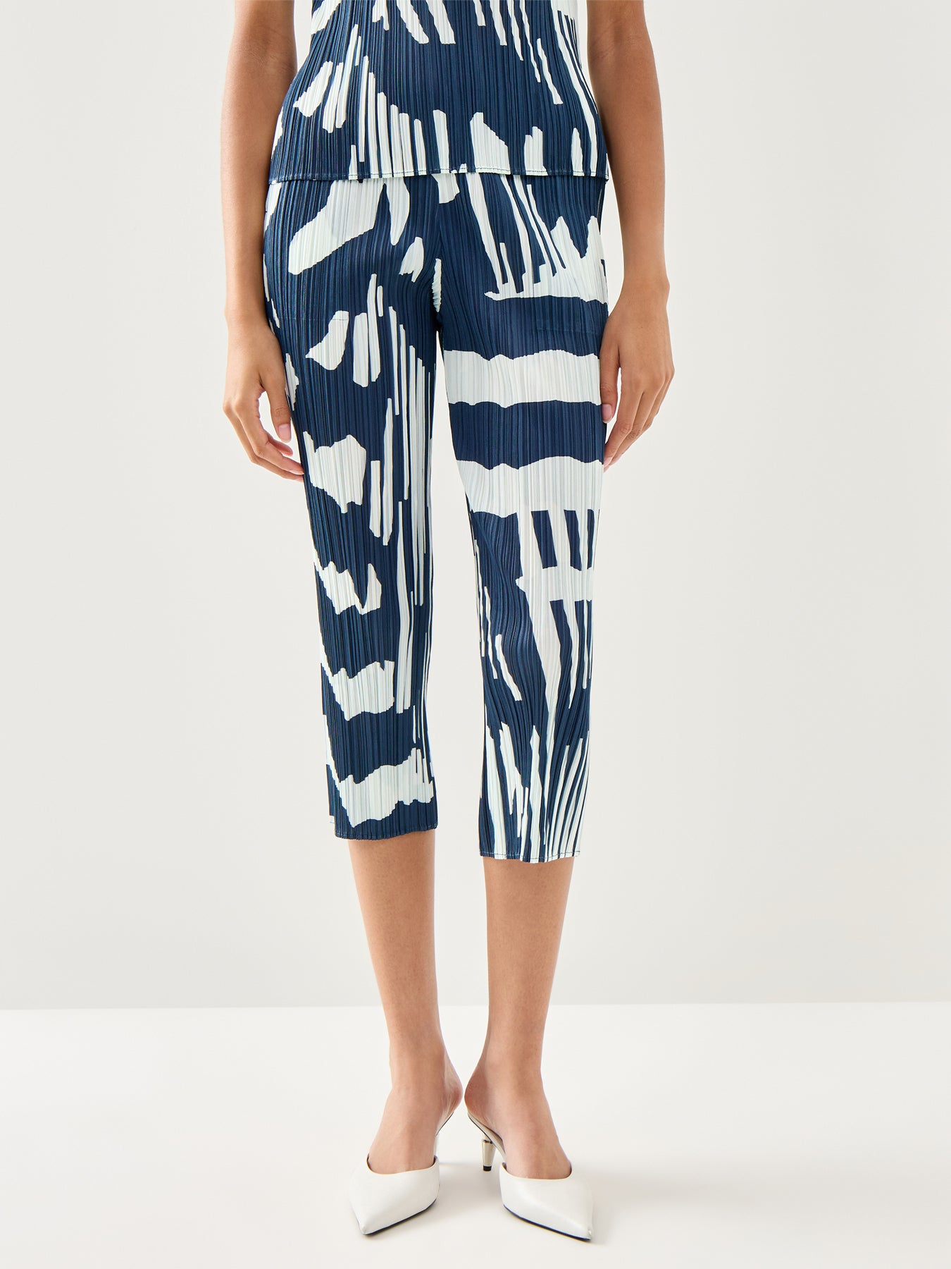 Pleats Refraction Print Slim Leg Pants
