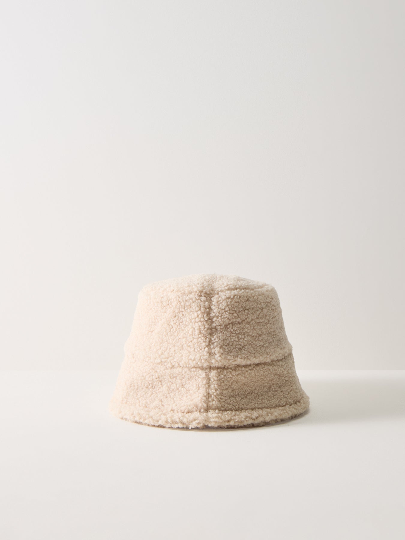 Netty Borg Bucket Hat Cream