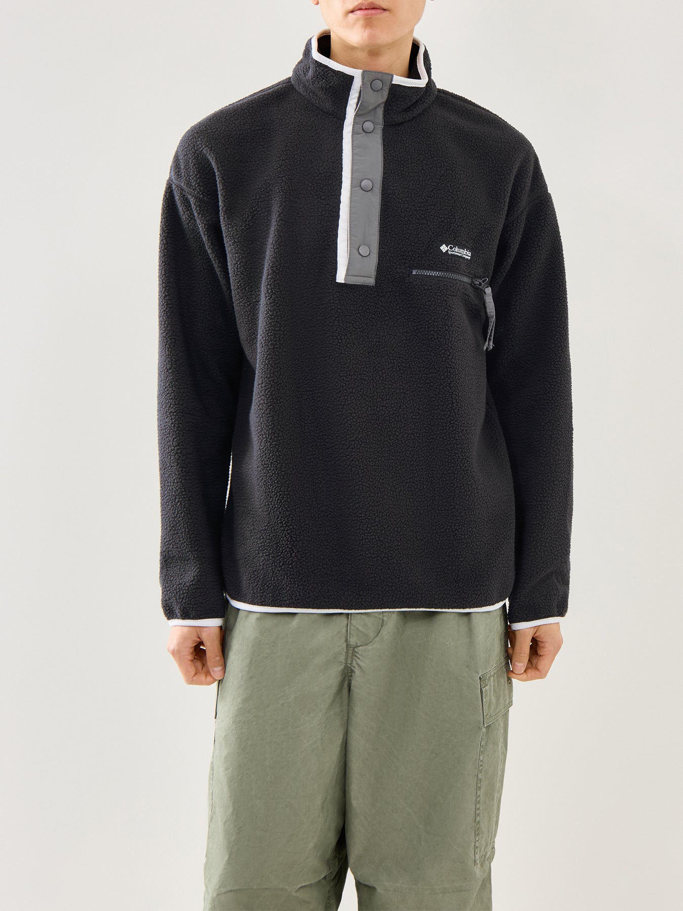 Helvetia Half Snap Black