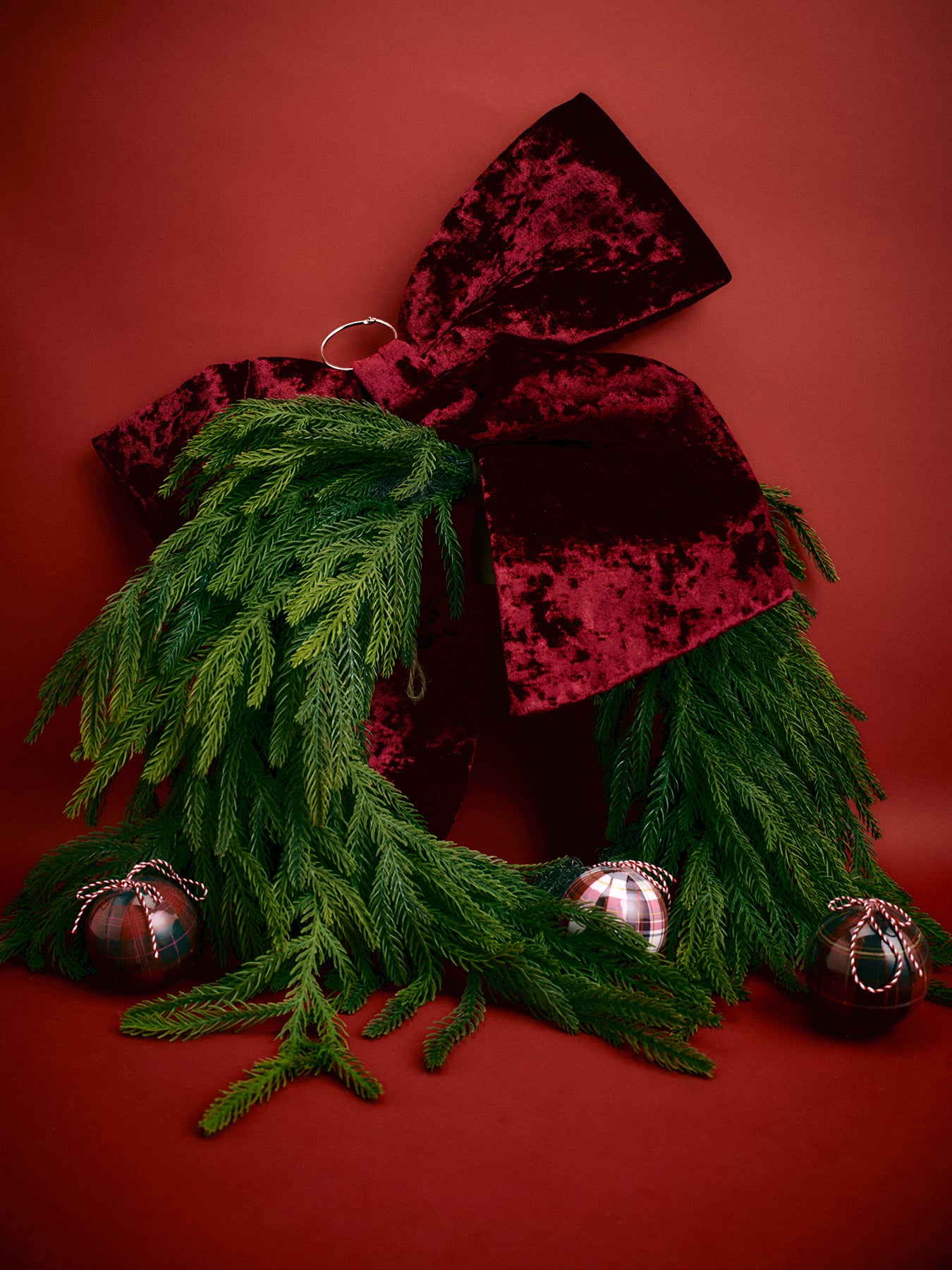 Waxed Pine Wreath Christmas Decoration 61cm