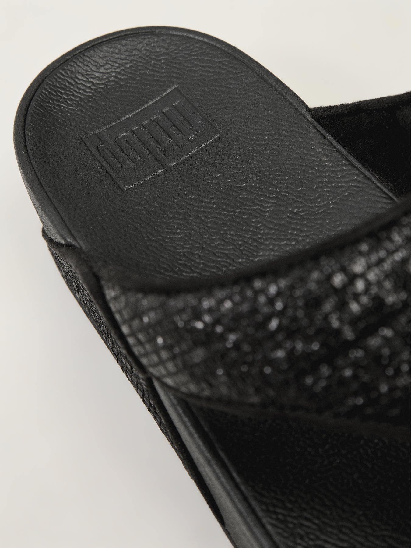 Lulu Crinkled-Shimmer Toe-Post Sandals Black