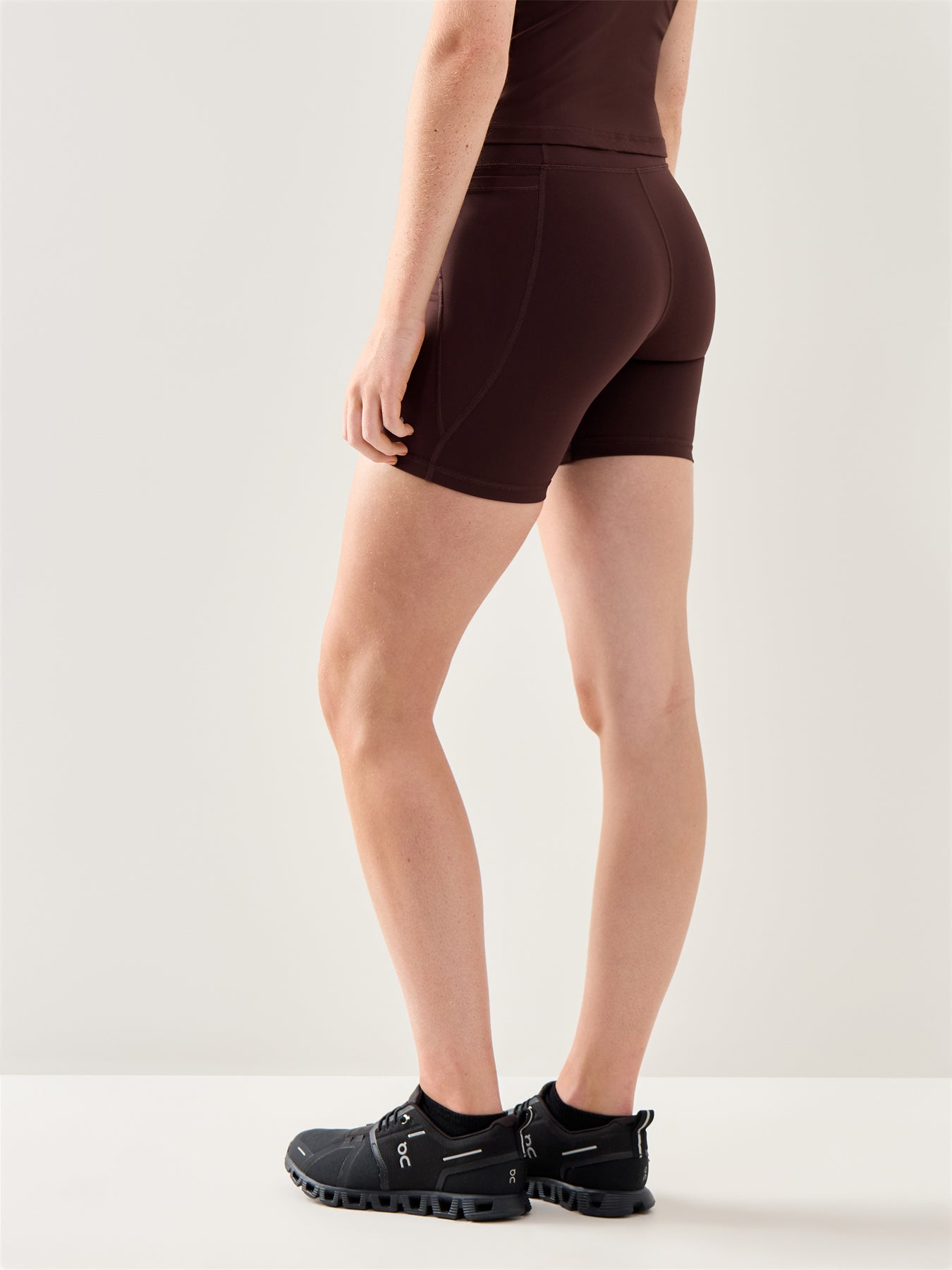 Ultimate Yoga 6' Short Sable Brown