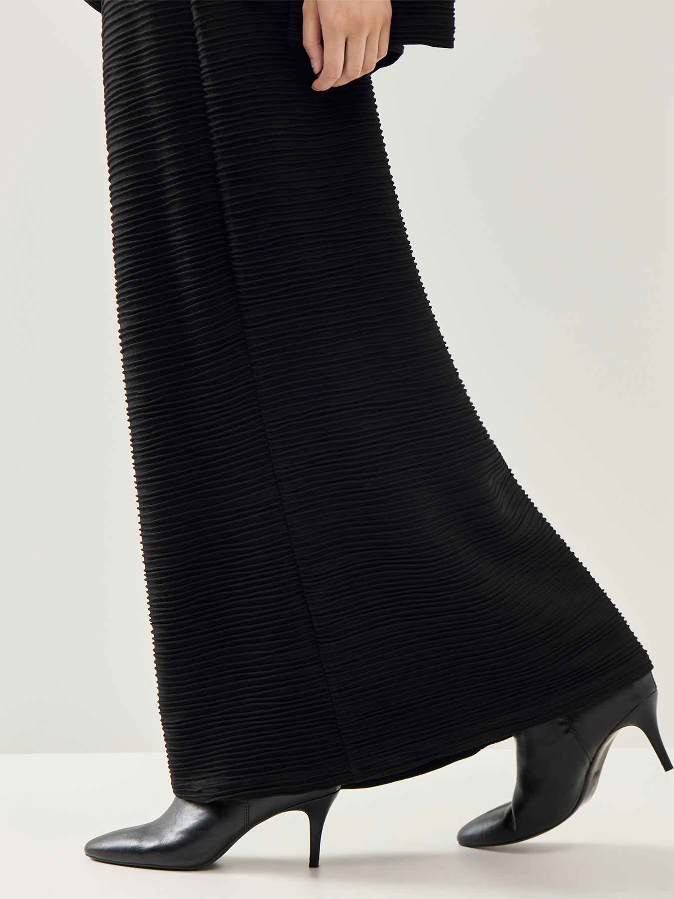 Textured Wave Viscose Jersey Skirt Black