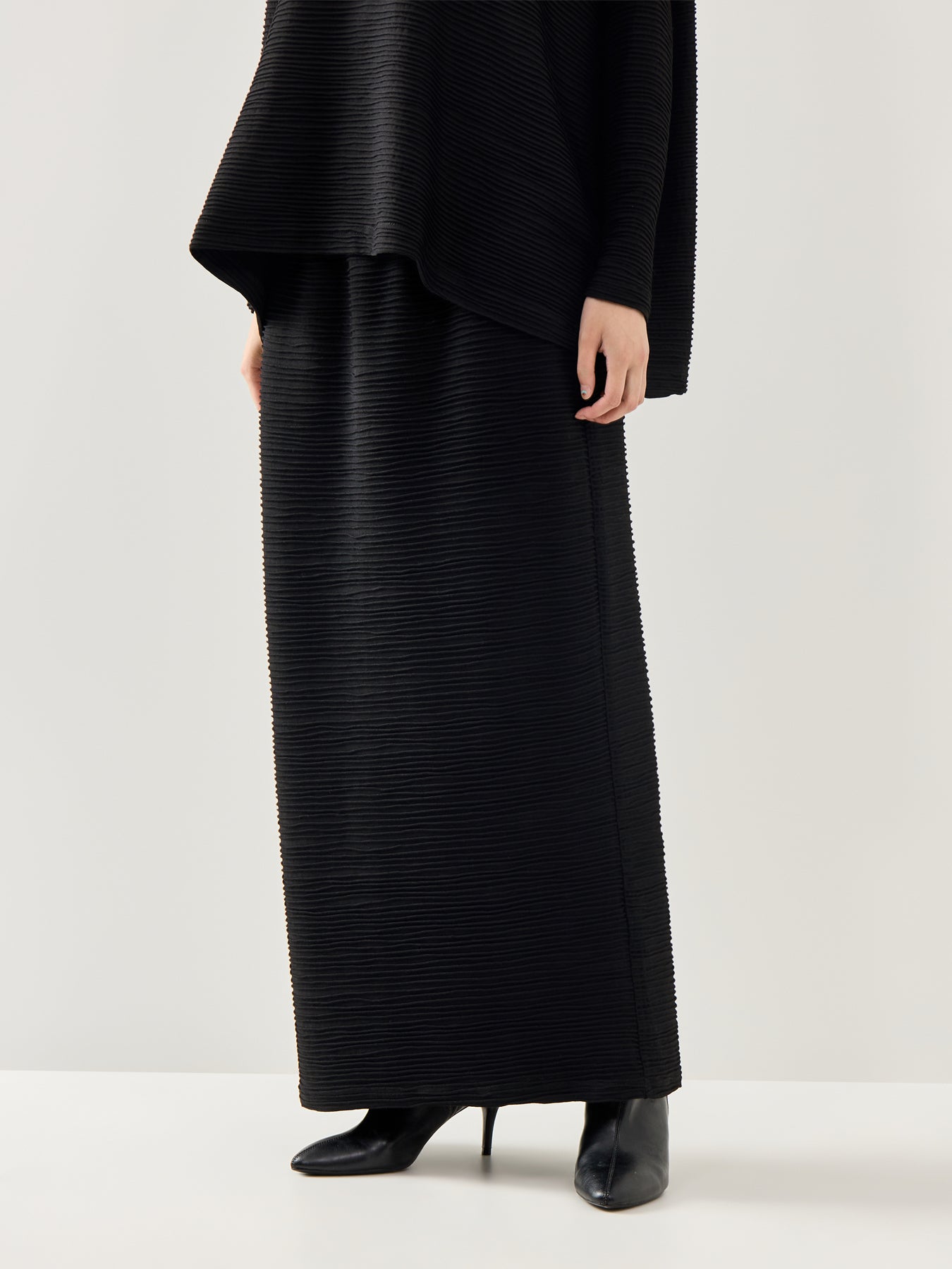 Textured Wave Viscose Jersey Skirt Black