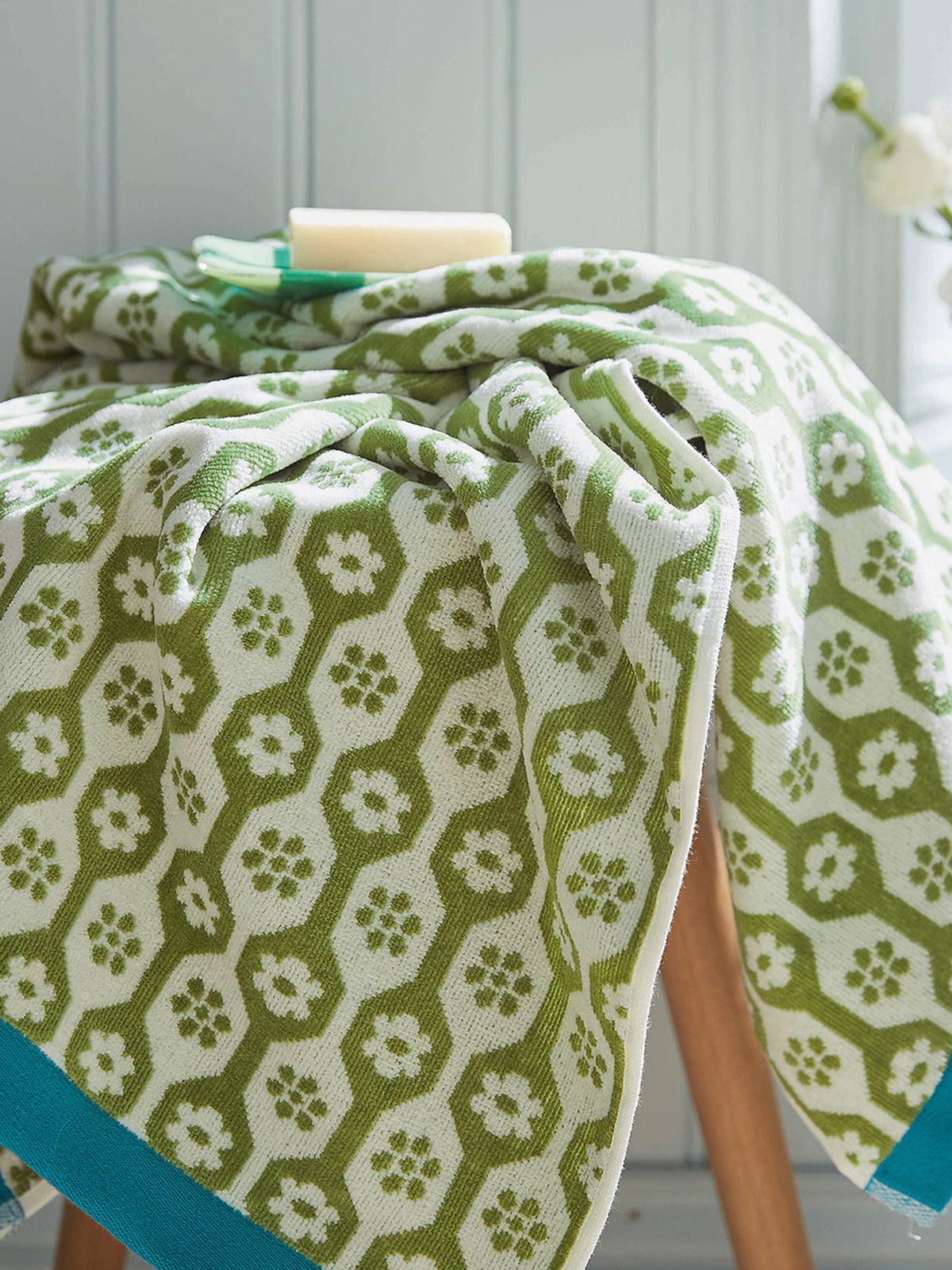 Daisy Bath Towel
