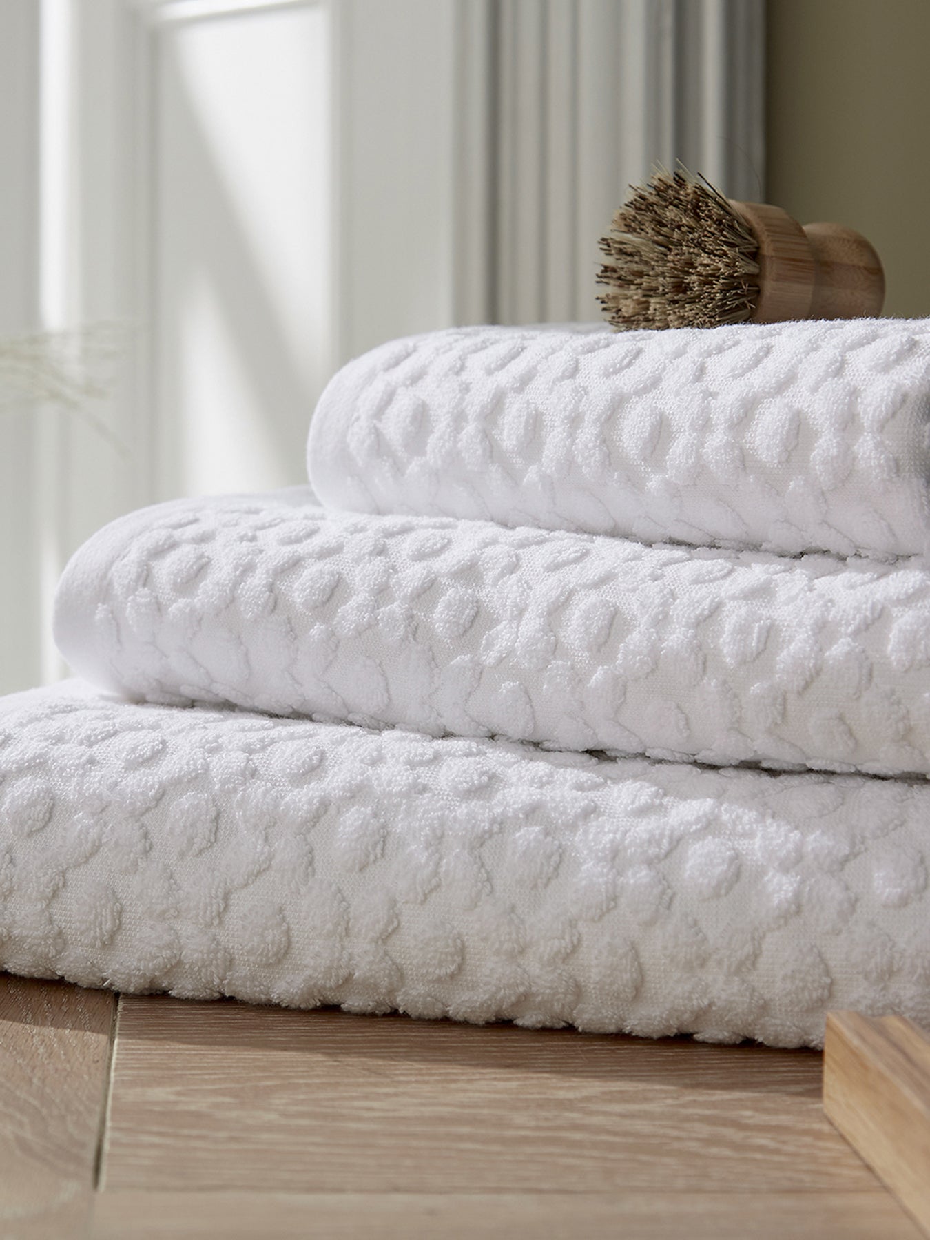 White Fae Sculpted Bath Towel