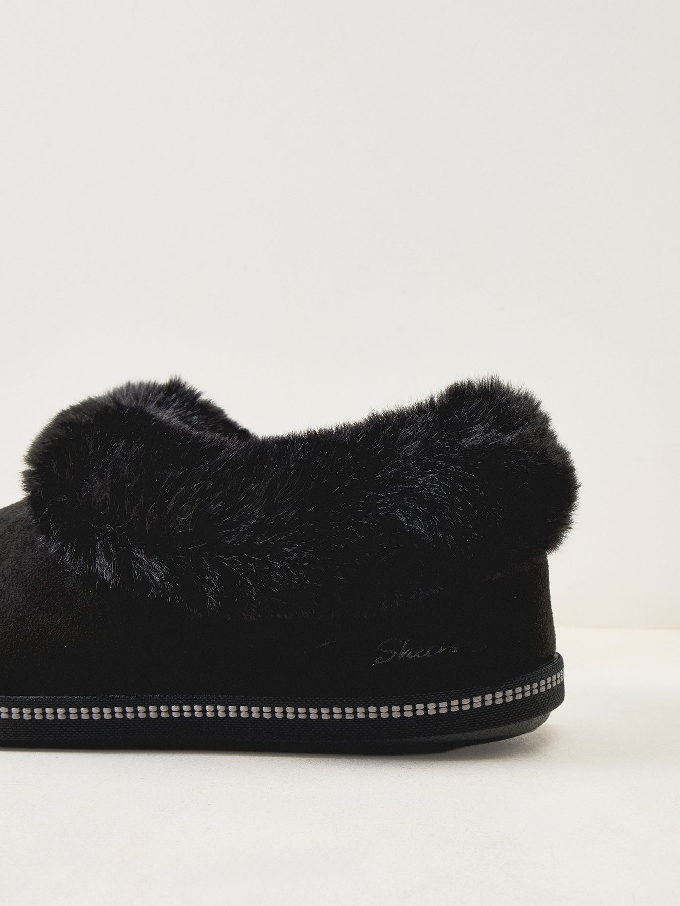 Cozy Campfire Slippers Black