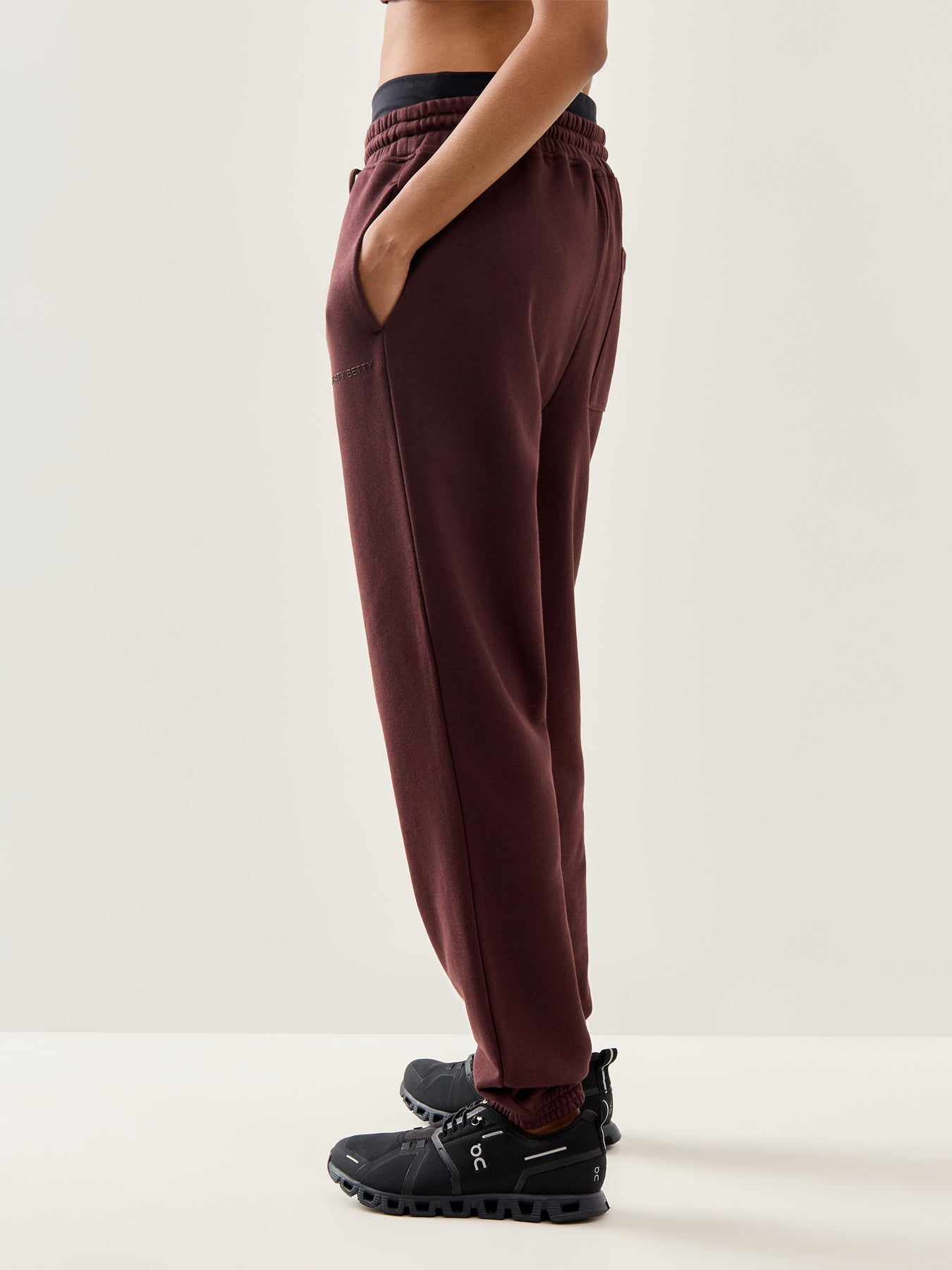Revive Relaxed Jogger Sable Brown