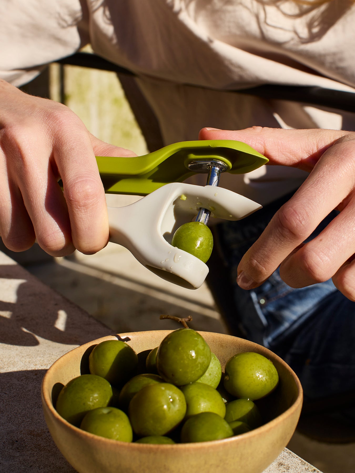 Tweezy 2-In-1 Pitter And Huller