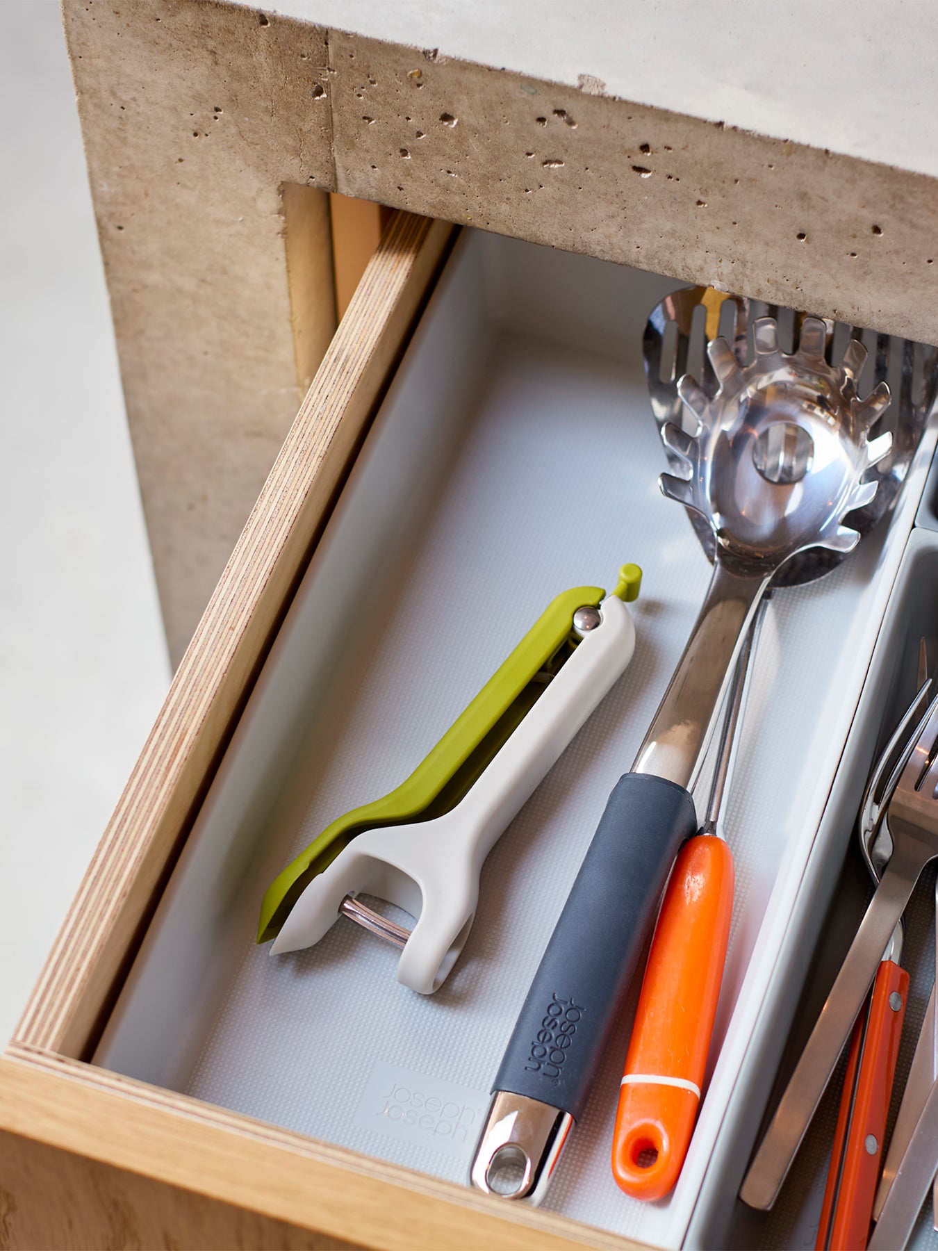 Tweezy 2-In-1 Pitter And Huller