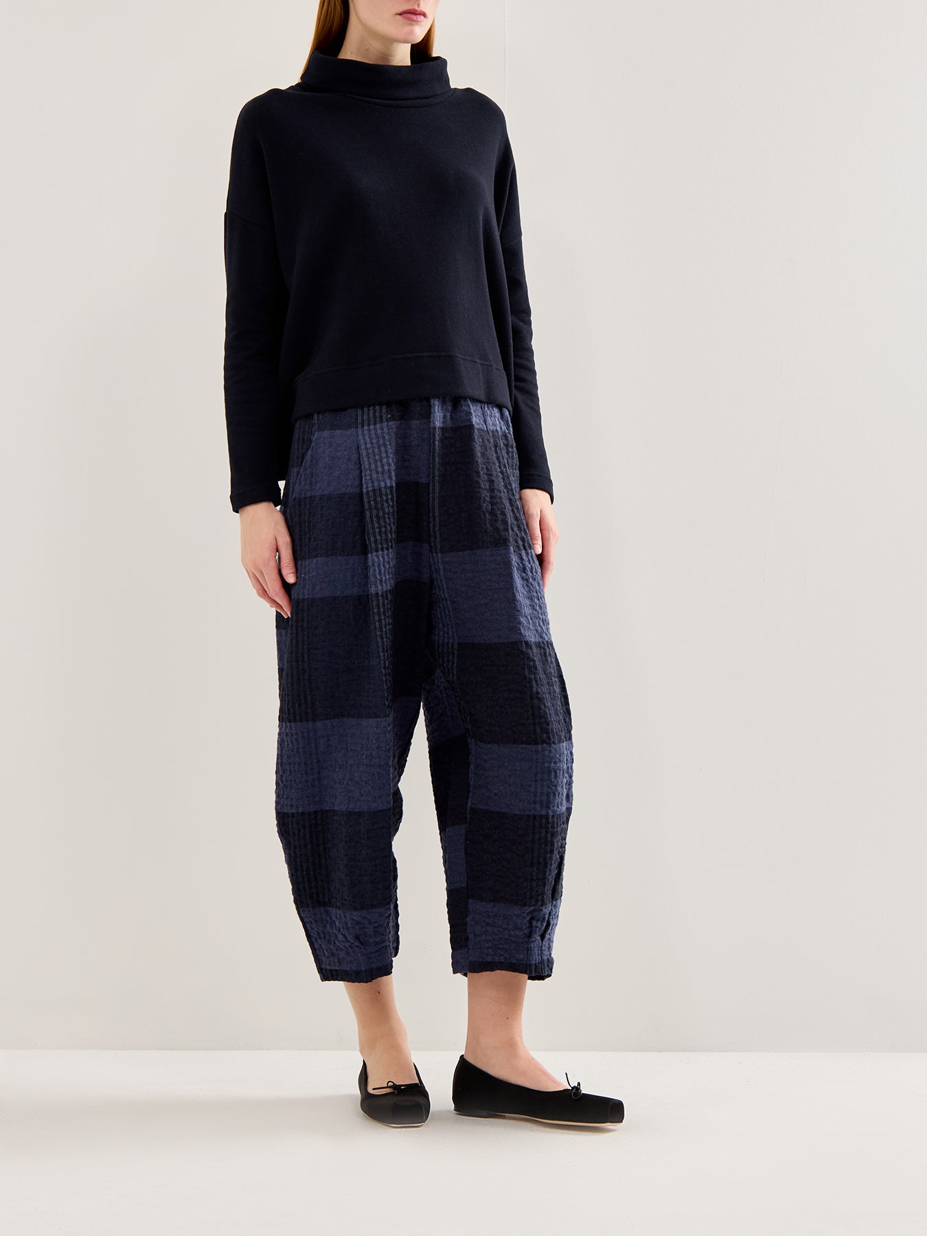 Roll Neck Asymmetric Hem Knit Navy