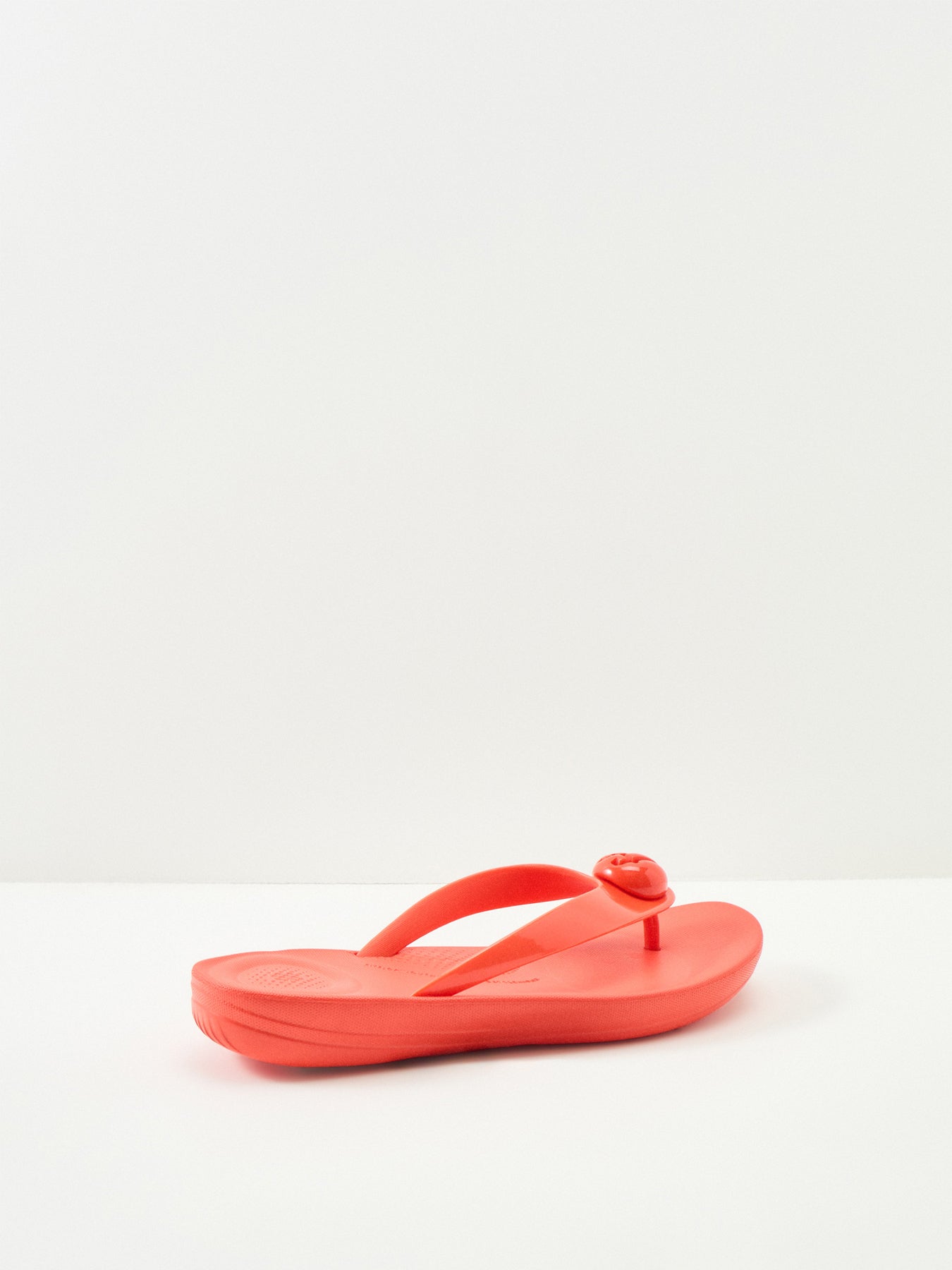 Iqushion Glossy-Button Flip-Flops Cherry Tomato