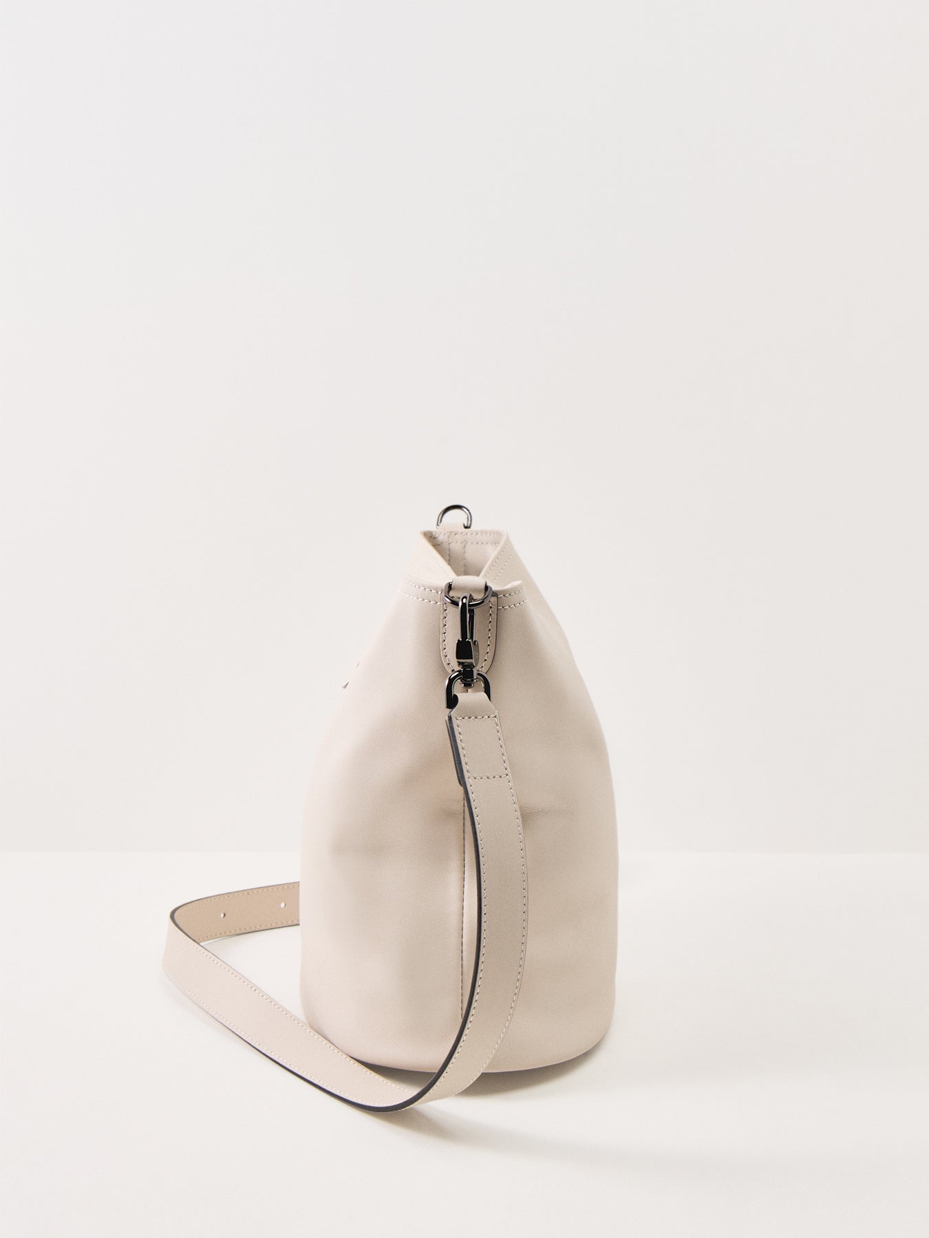 Le Pliage Xtra Medium Leather Shoulder Bag Paper