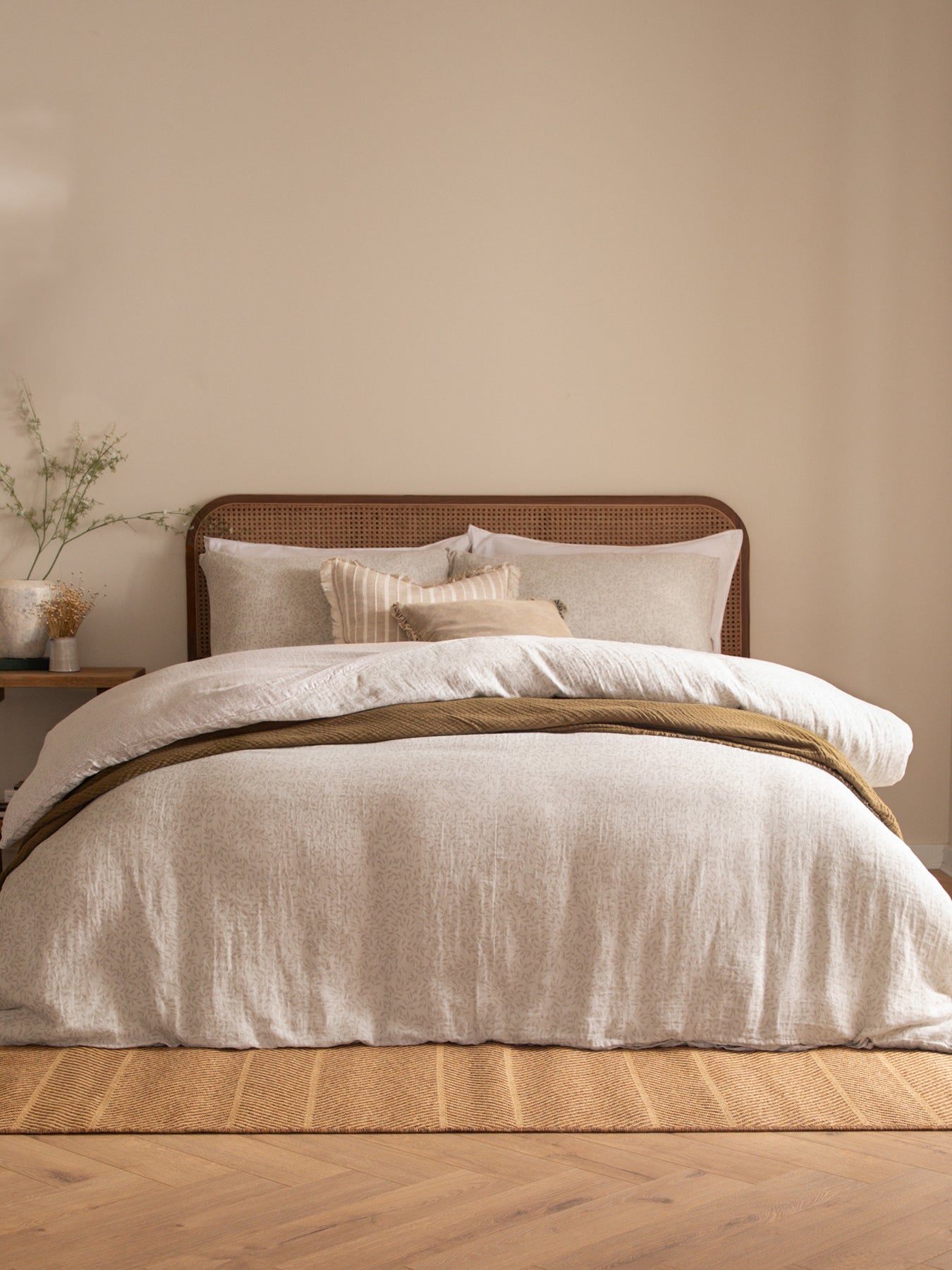 Perrie Leaf Pattern Duvet Cover Collection