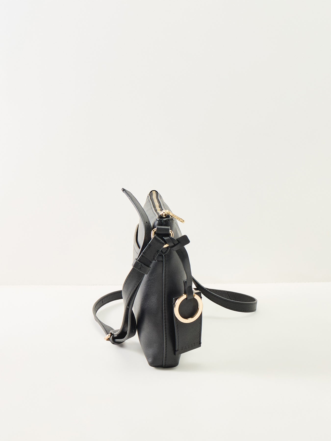 Pockets Medium Zip Top Crossbody Bag Black
